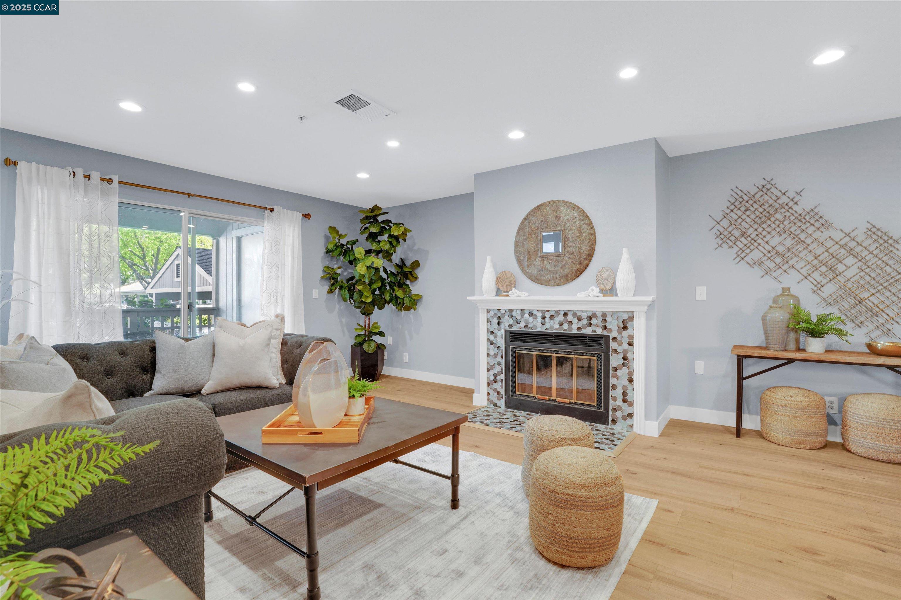 Detail Gallery Image 10 of 27 For 2725 Oak Rd a,  Walnut Creek,  CA 94597 - 2 Beds | 2 Baths