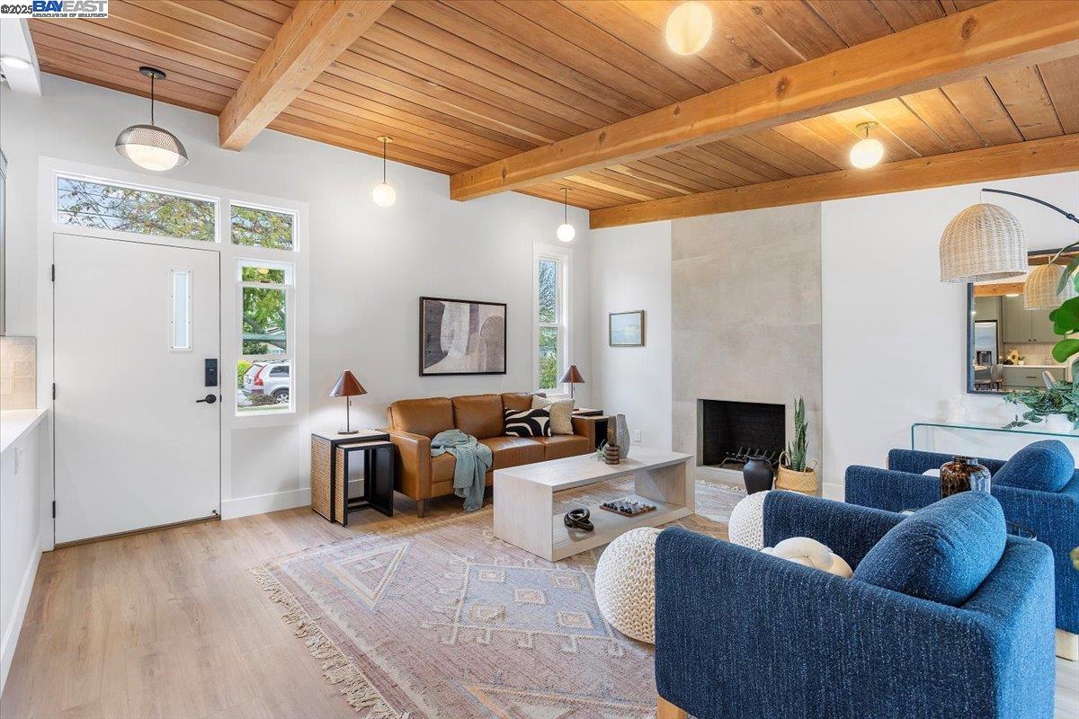 Detail Gallery Image 9 of 48 For 558 Maple Ave, Sunnyvale,  CA 94085 - 3 Beds | 1 Baths