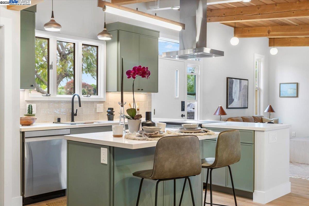 Detail Gallery Image 15 of 48 For 558 Maple Ave, Sunnyvale,  CA 94085 - 3 Beds | 1 Baths