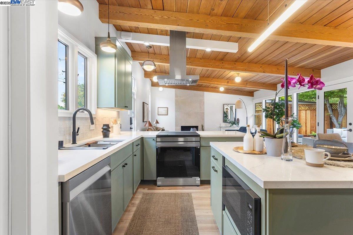 Detail Gallery Image 17 of 48 For 558 Maple Ave, Sunnyvale,  CA 94085 - 3 Beds | 1 Baths