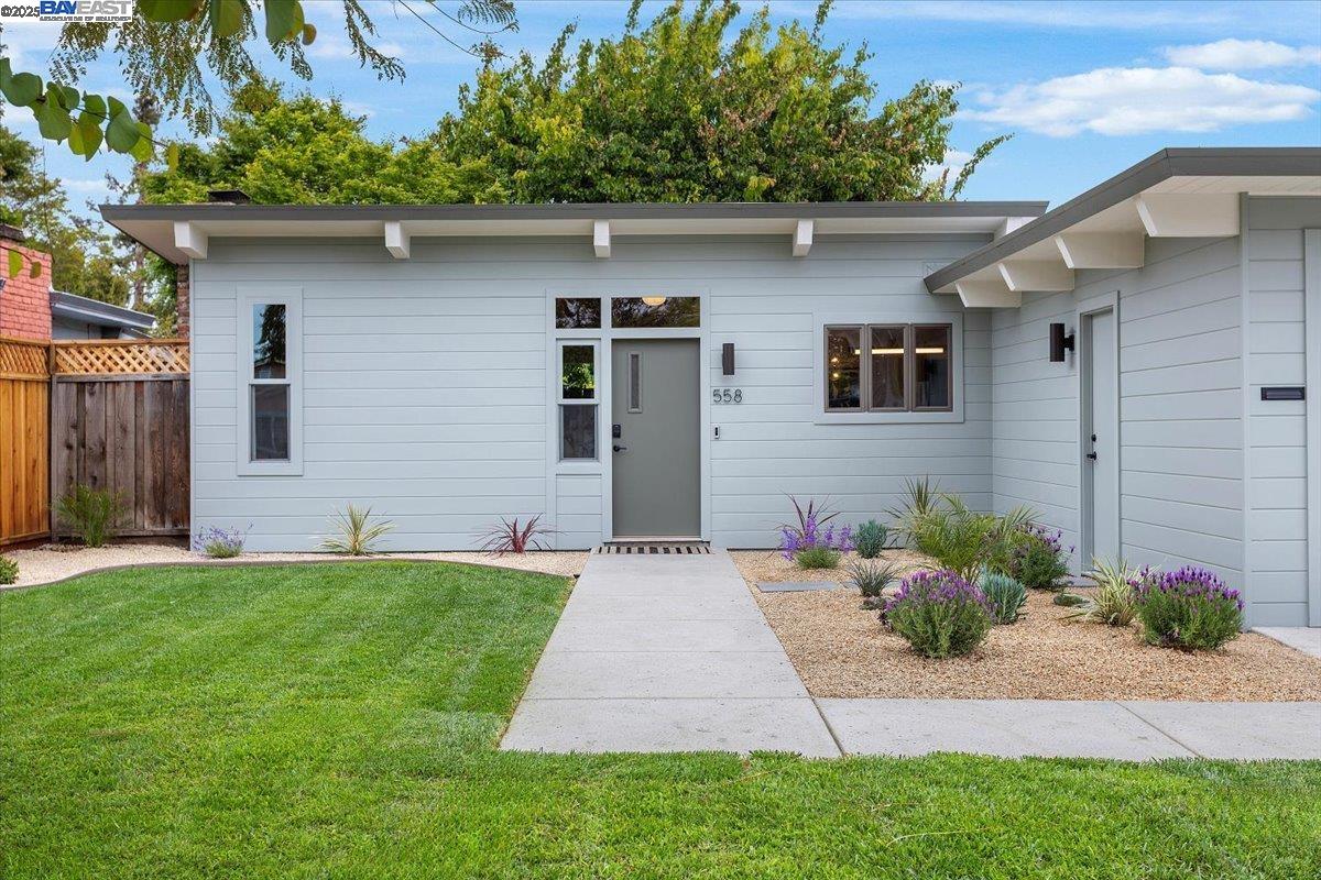 Detail Gallery Image 4 of 48 For 558 Maple Ave, Sunnyvale,  CA 94085 - 3 Beds | 1 Baths