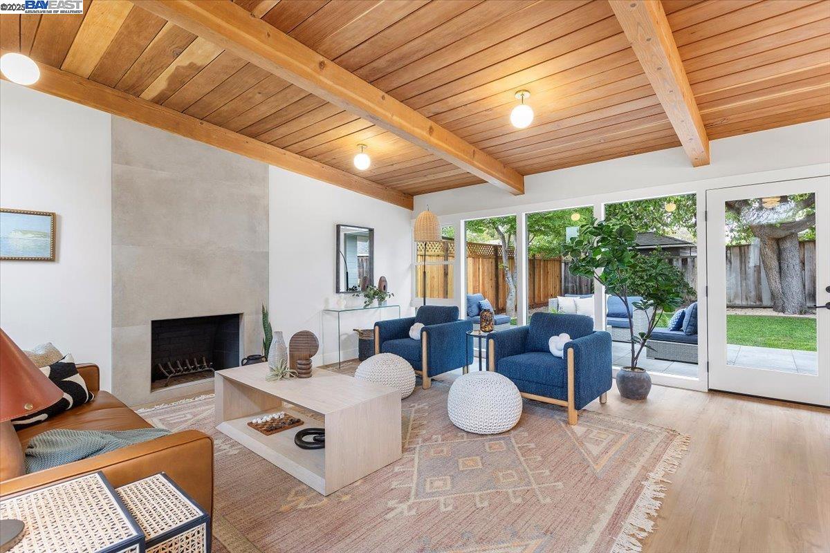 Detail Gallery Image 5 of 48 For 558 Maple Ave, Sunnyvale,  CA 94085 - 3 Beds | 1 Baths