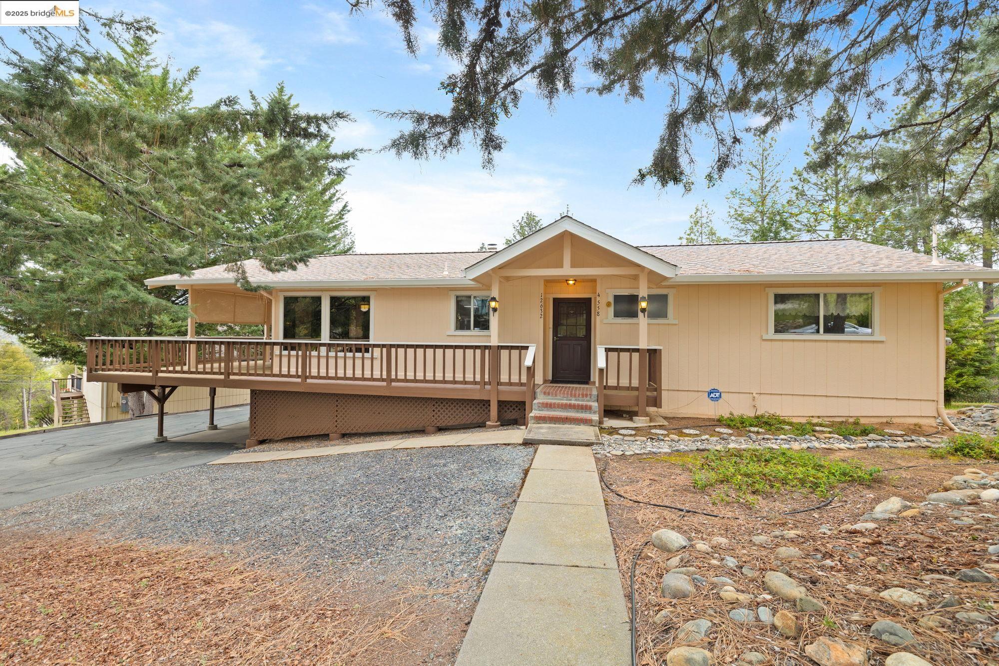 Detail Gallery Image 1 of 37 For 12632 Cresthaven Dr, Groveland,  CA 95321 - 3 Beds | 2 Baths