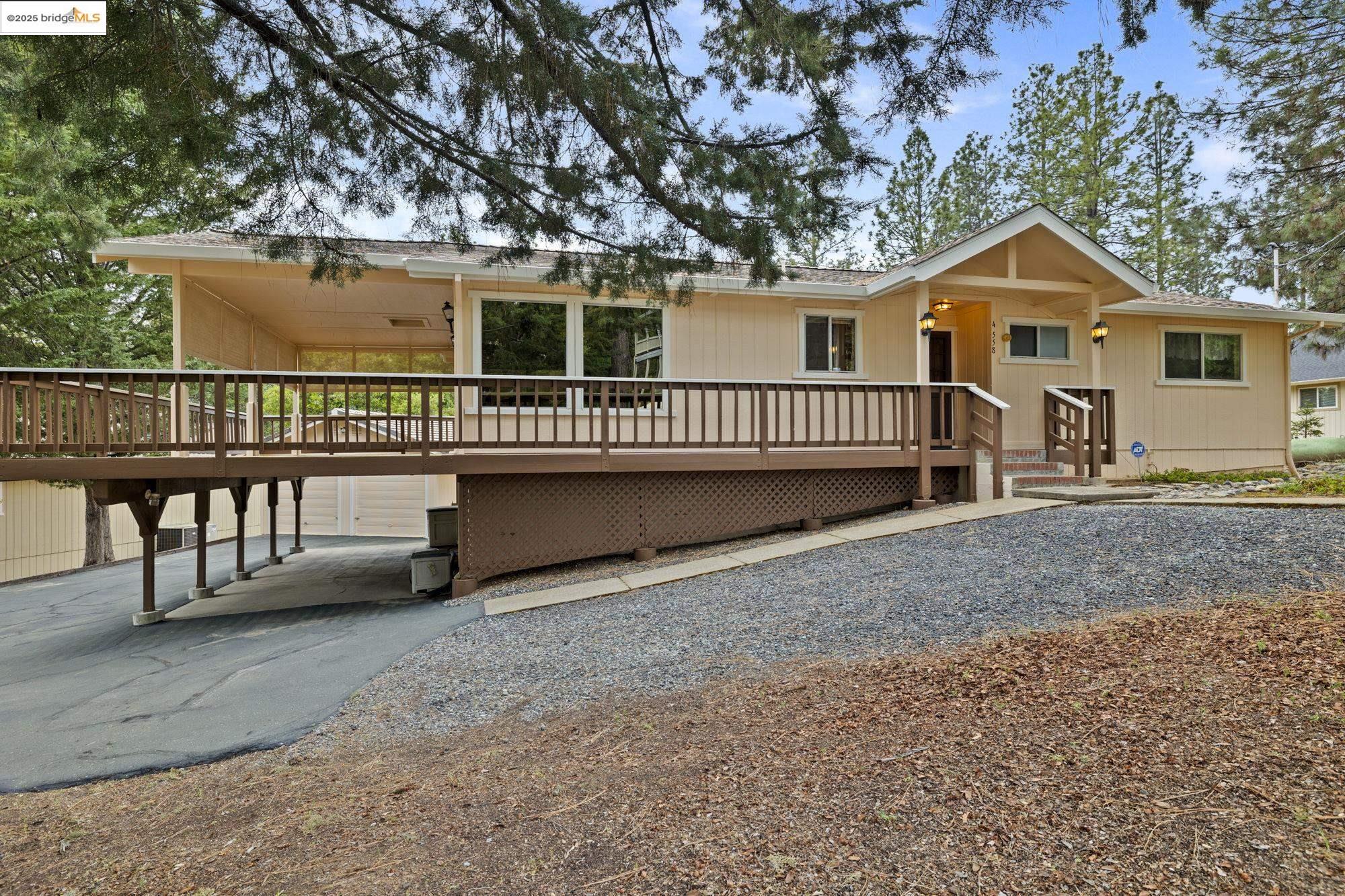 Detail Gallery Image 2 of 37 For 12632 Cresthaven Dr, Groveland,  CA 95321 - 3 Beds | 2 Baths