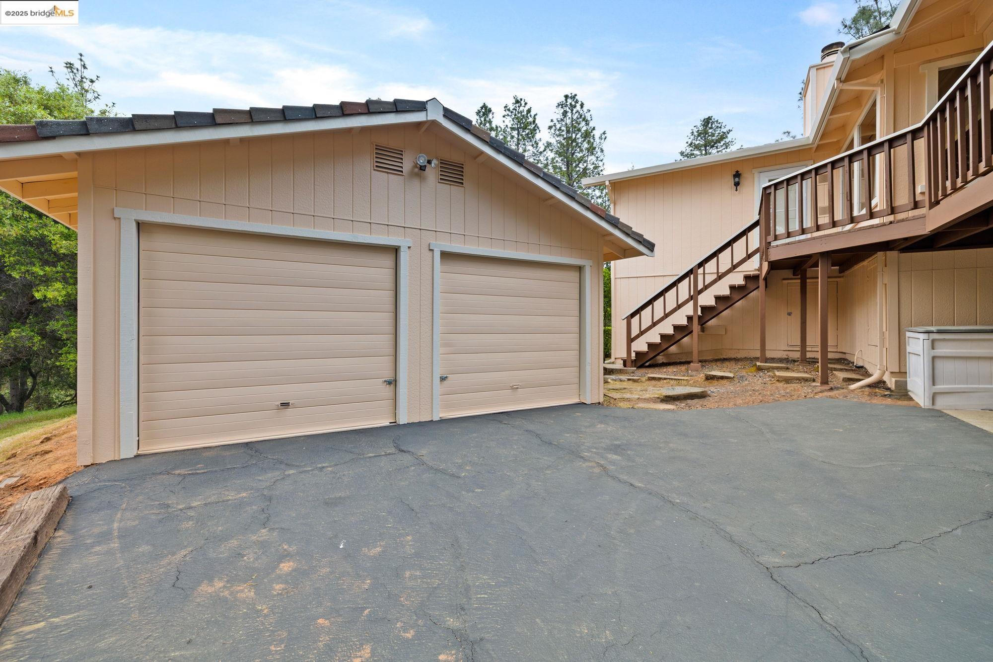 Detail Gallery Image 4 of 37 For 12632 Cresthaven Dr, Groveland,  CA 95321 - 3 Beds | 2 Baths