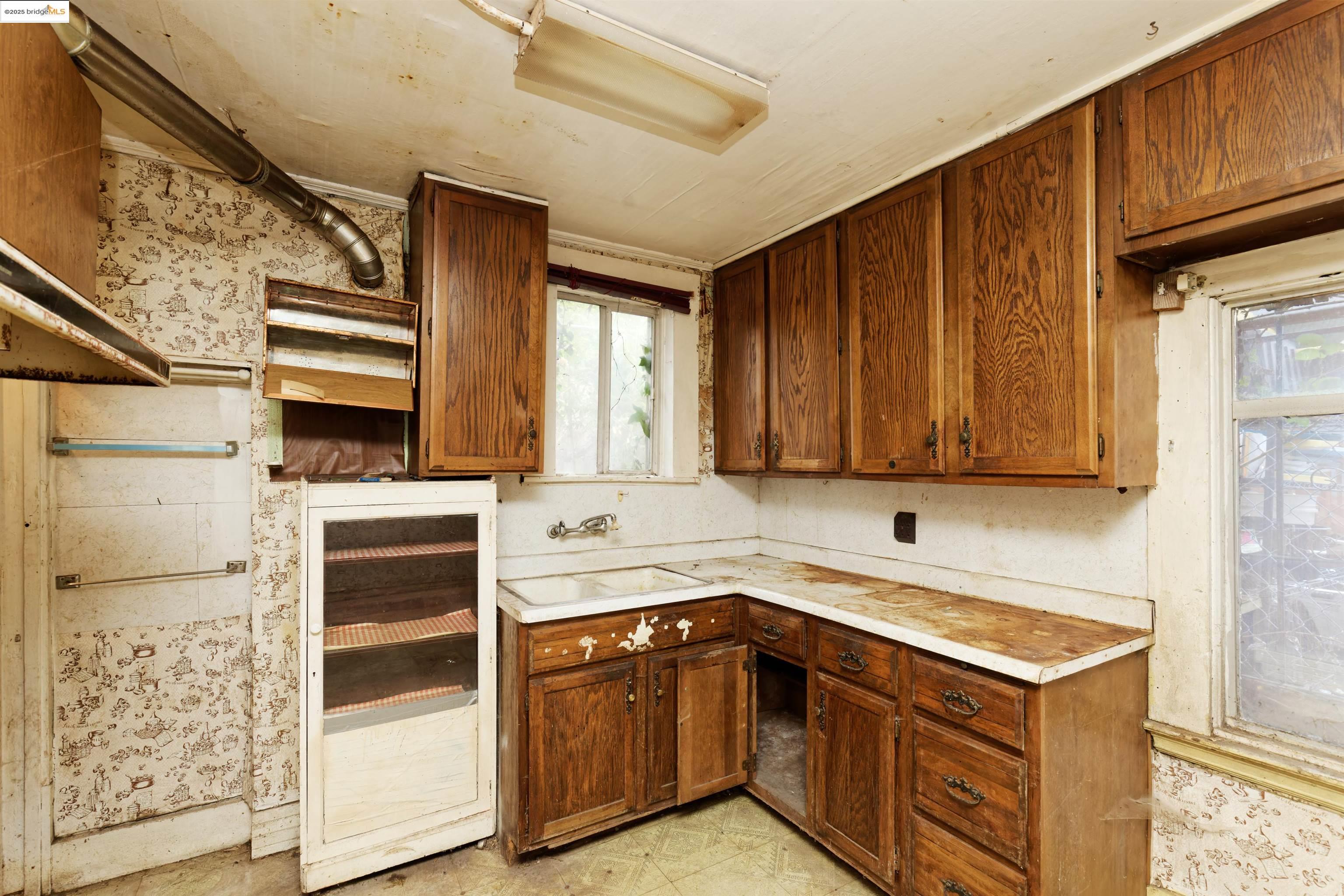 1029 57Th St, Oakland, California 94608, 2 Bedrooms Bedrooms, 4 Rooms Rooms,1 BathroomBathrooms,Residential,For Sale,1029 57Th St,41095176