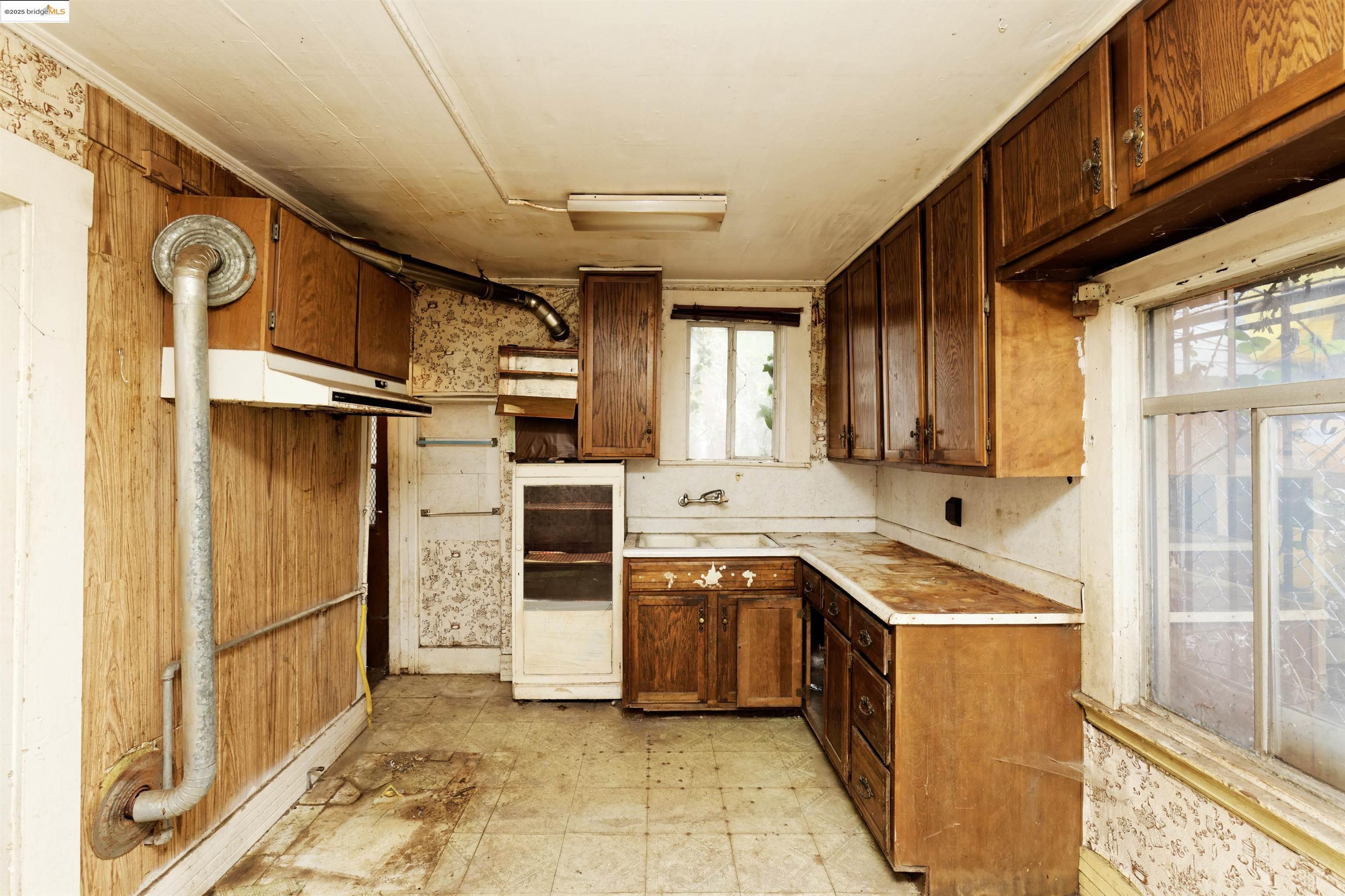 1029 57Th St, Oakland, California 94608, 2 Bedrooms Bedrooms, 4 Rooms Rooms,1 BathroomBathrooms,Residential,For Sale,1029 57Th St,41095176