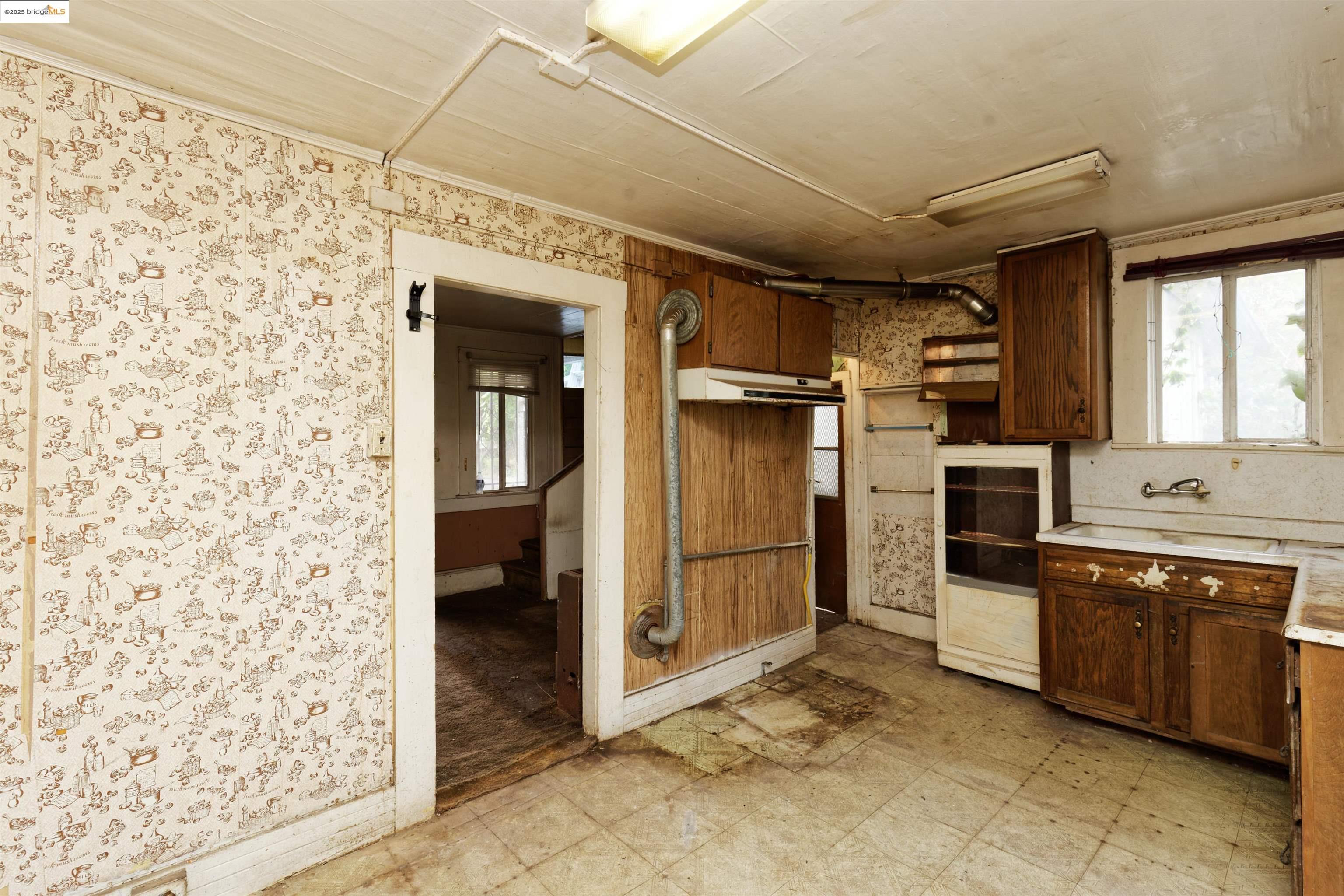 1029 57Th St, Oakland, California 94608, 2 Bedrooms Bedrooms, 4 Rooms Rooms,1 BathroomBathrooms,Residential,For Sale,1029 57Th St,41095176
