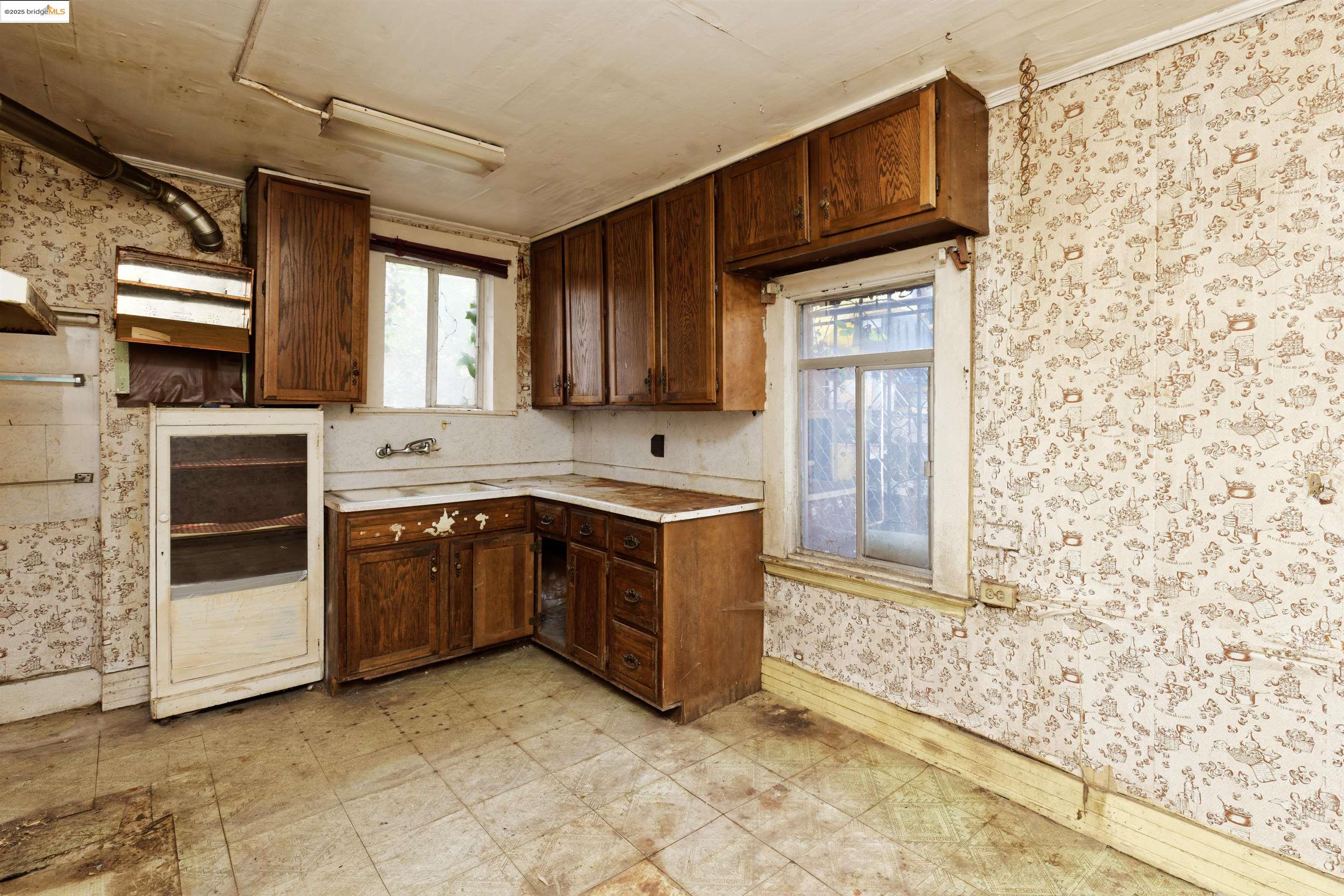 1029 57Th St, Oakland, California 94608, 2 Bedrooms Bedrooms, 4 Rooms Rooms,1 BathroomBathrooms,Residential,For Sale,1029 57Th St,41095176
