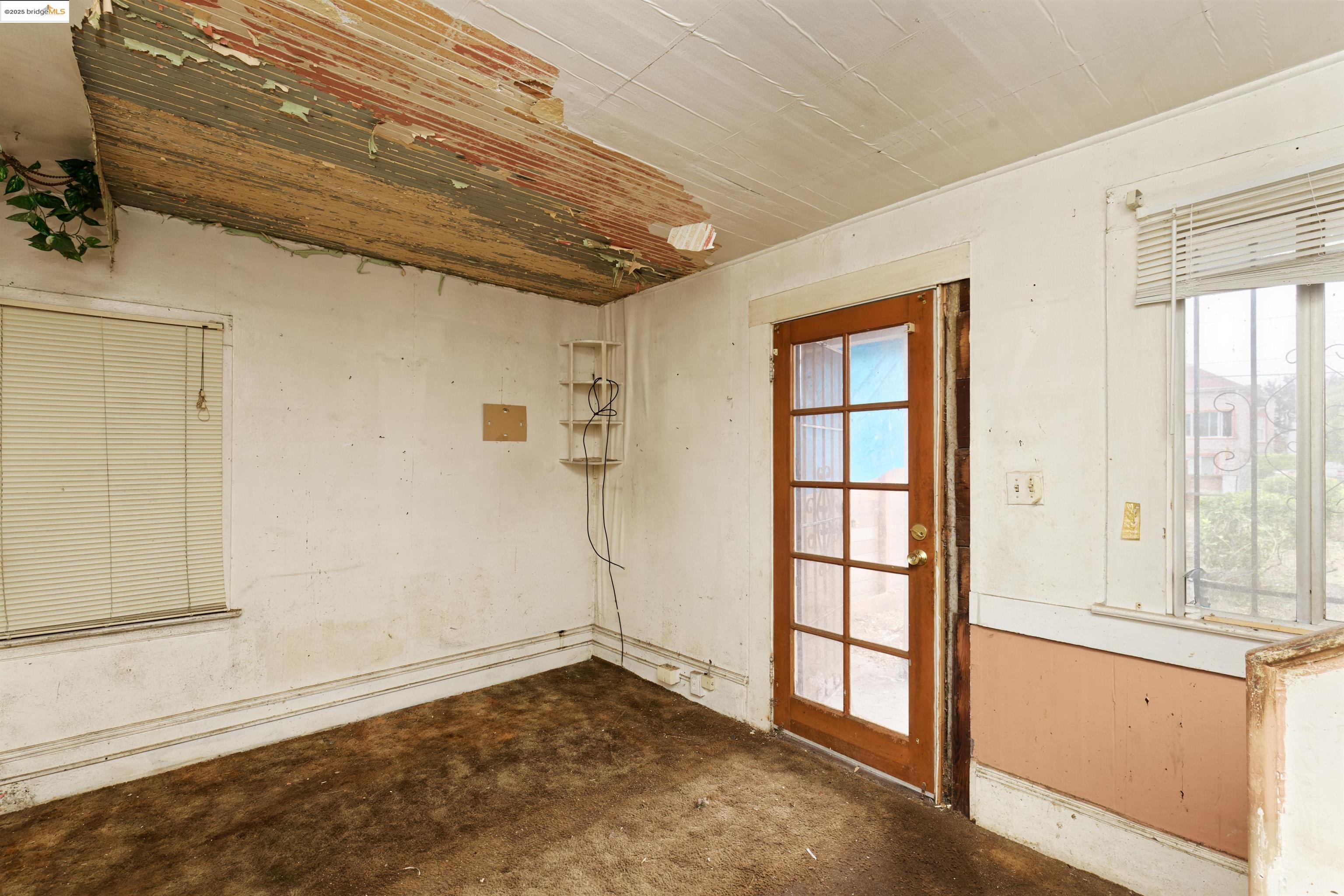 1029 57Th St, Oakland, California 94608, 2 Bedrooms Bedrooms, 4 Rooms Rooms,1 BathroomBathrooms,Residential,For Sale,1029 57Th St,41095176