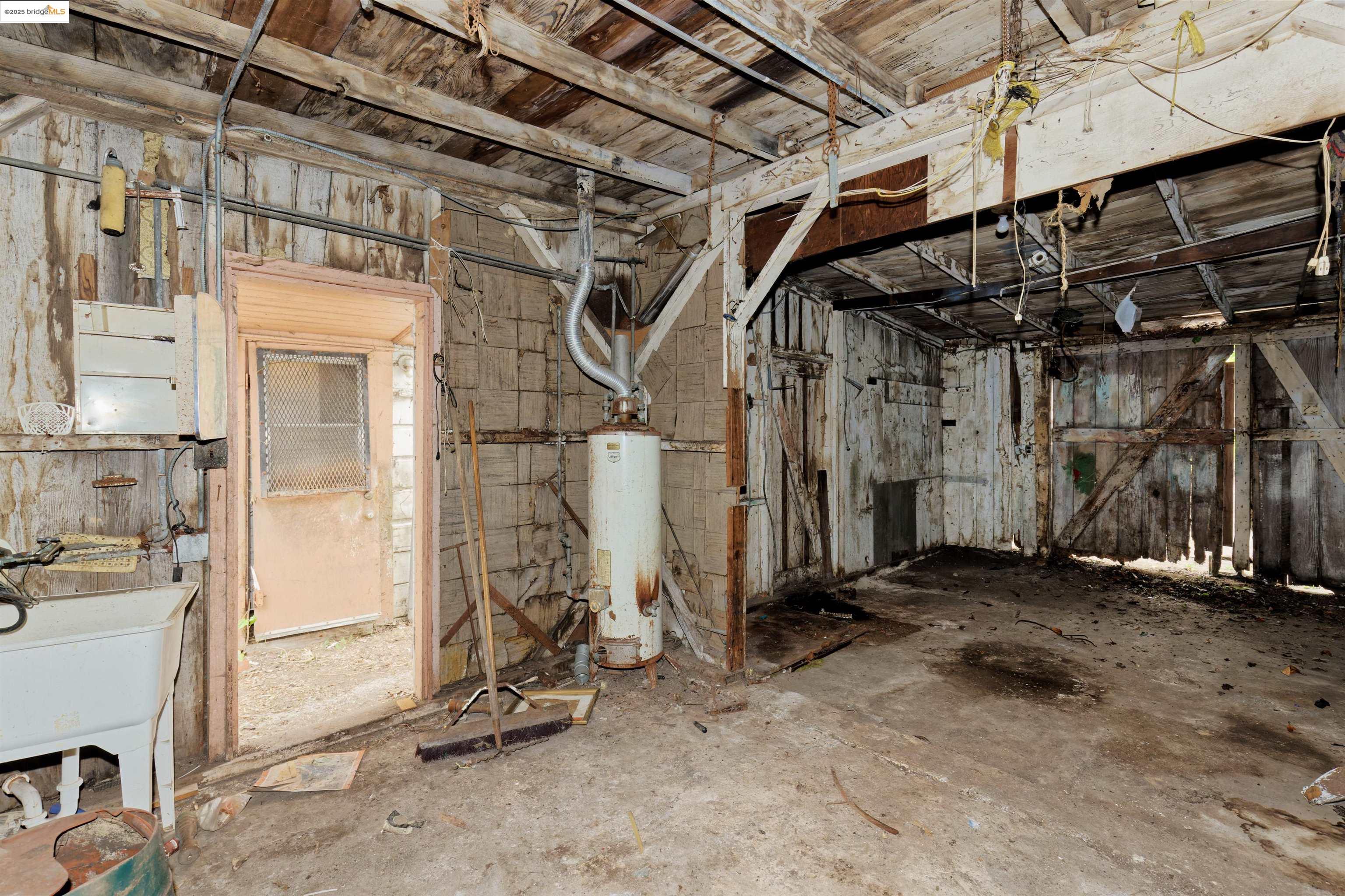 1029 57Th St, Oakland, California 94608, 2 Bedrooms Bedrooms, 4 Rooms Rooms,1 BathroomBathrooms,Residential,For Sale,1029 57Th St,41095176