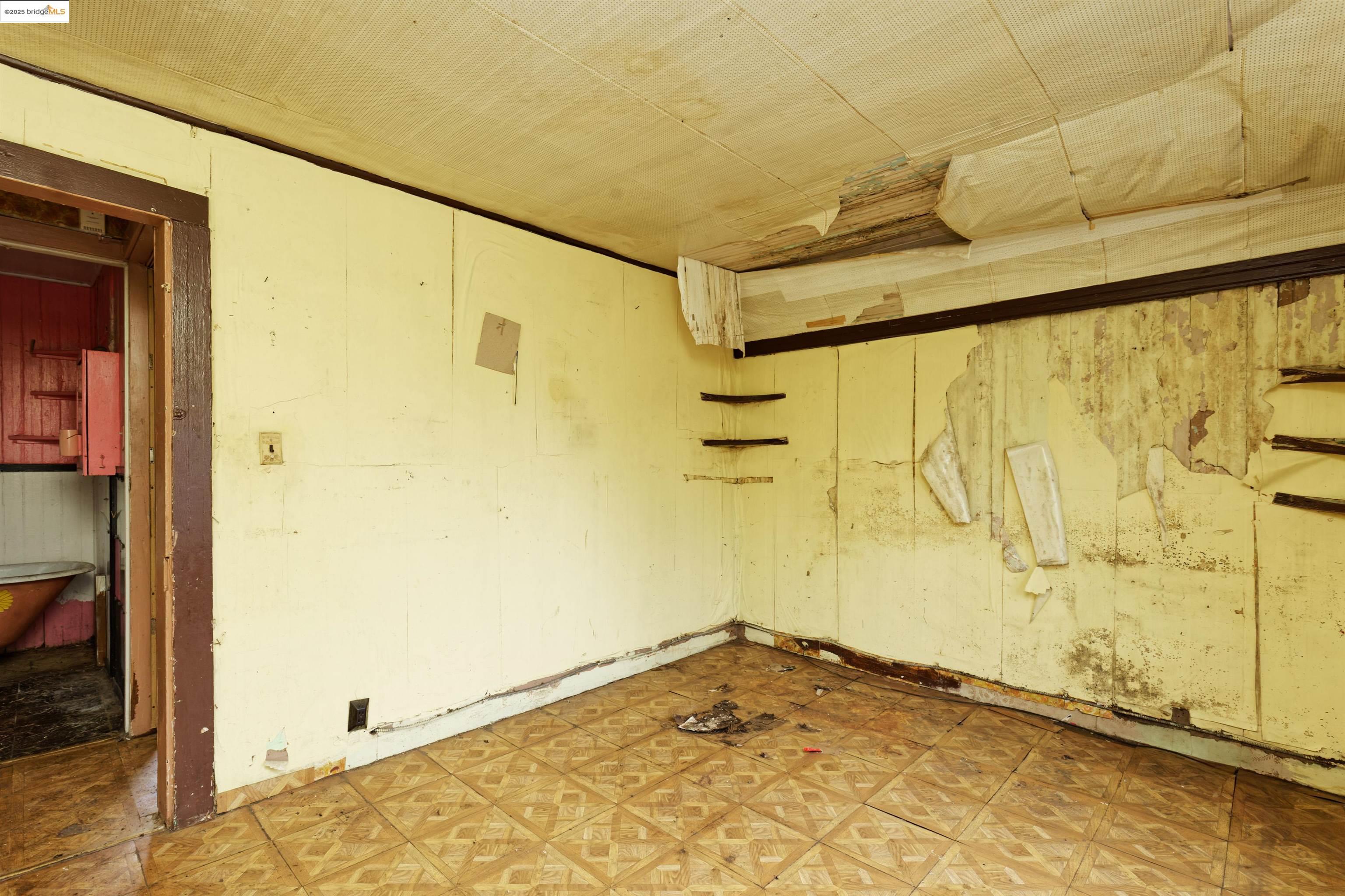 1029 57Th St, Oakland, California 94608, 2 Bedrooms Bedrooms, 4 Rooms Rooms,1 BathroomBathrooms,Residential,For Sale,1029 57Th St,41095176