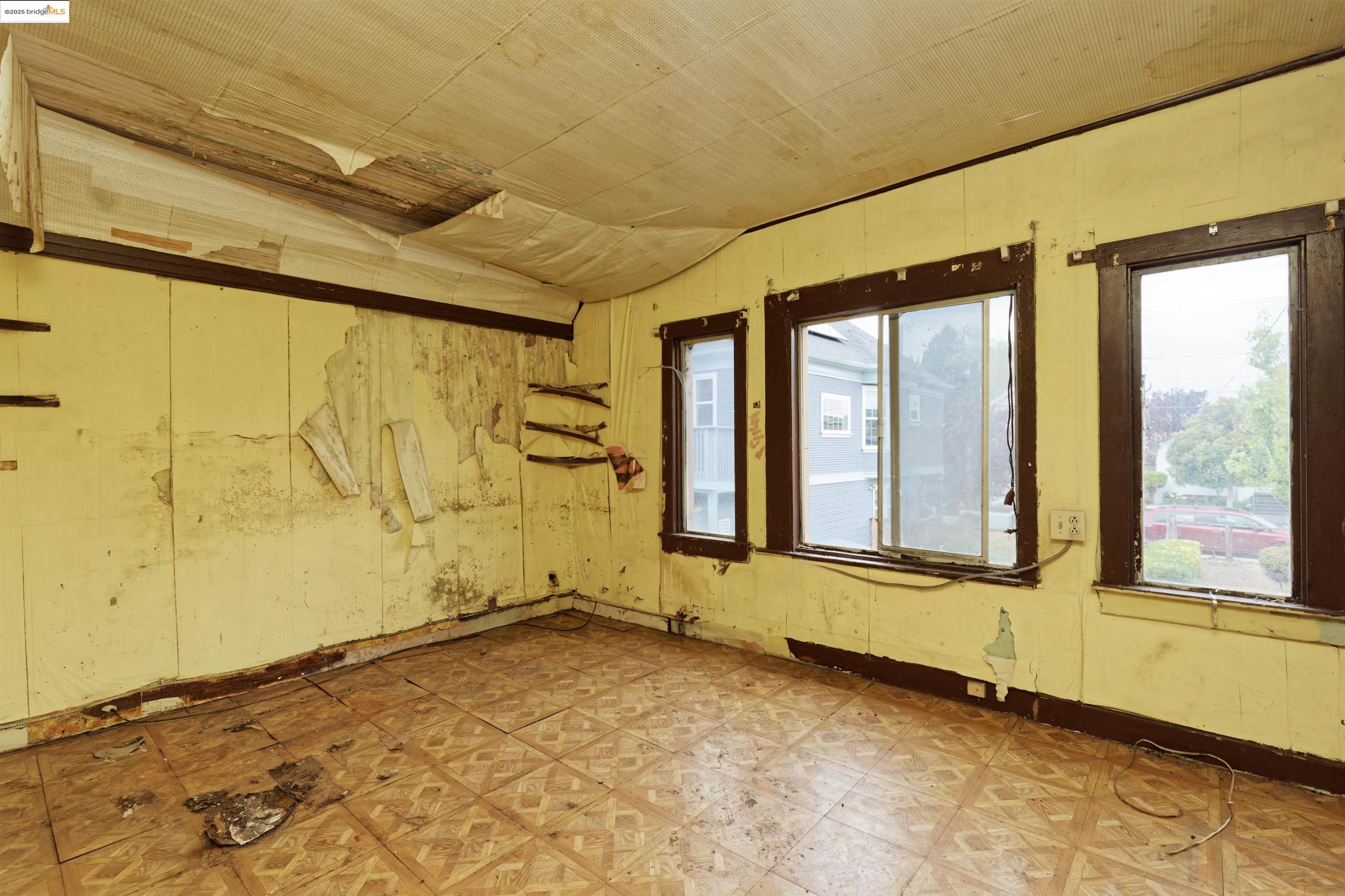 1029 57Th St, Oakland, California 94608, 2 Bedrooms Bedrooms, 4 Rooms Rooms,1 BathroomBathrooms,Residential,For Sale,1029 57Th St,41095176