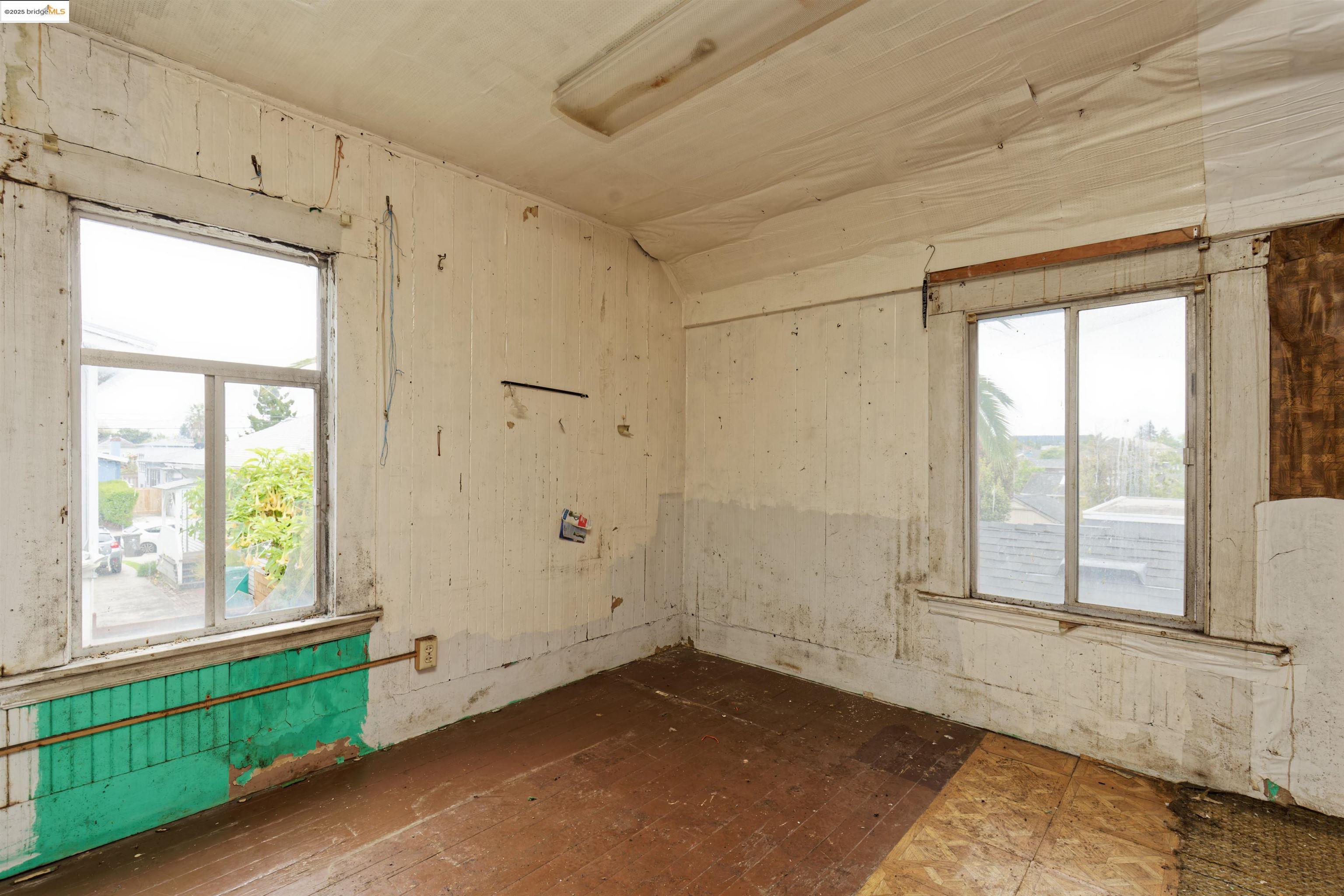 1029 57Th St, Oakland, California 94608, 2 Bedrooms Bedrooms, 4 Rooms Rooms,1 BathroomBathrooms,Residential,For Sale,1029 57Th St,41095176