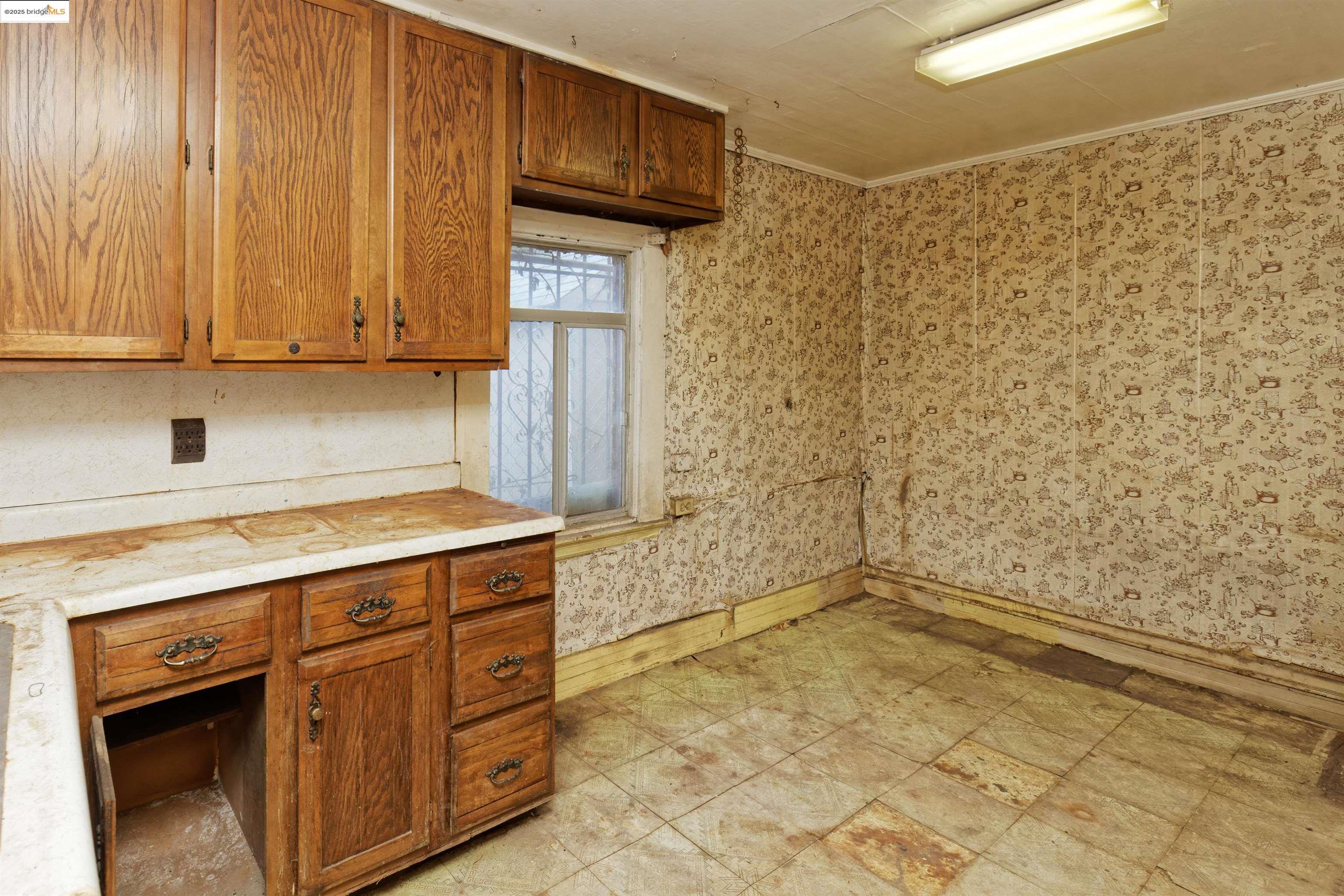 1029 57Th St, Oakland, California 94608, 2 Bedrooms Bedrooms, 4 Rooms Rooms,1 BathroomBathrooms,Residential,For Sale,1029 57Th St,41095176