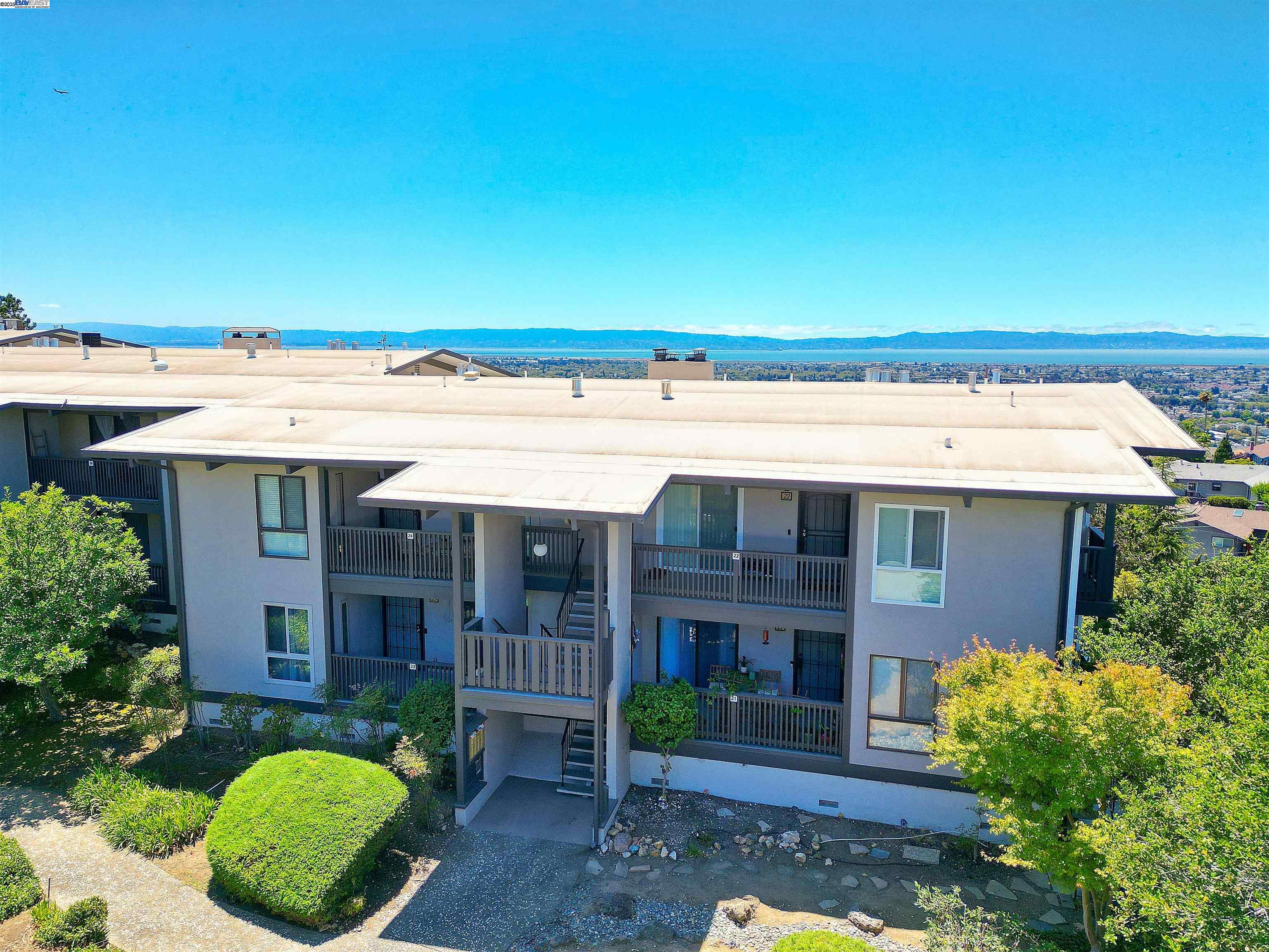 Detail Gallery Image 1 of 39 For 19100 Crest Ave #23,  Castro Valley,  CA 94546 - 2 Beds | 1 Baths