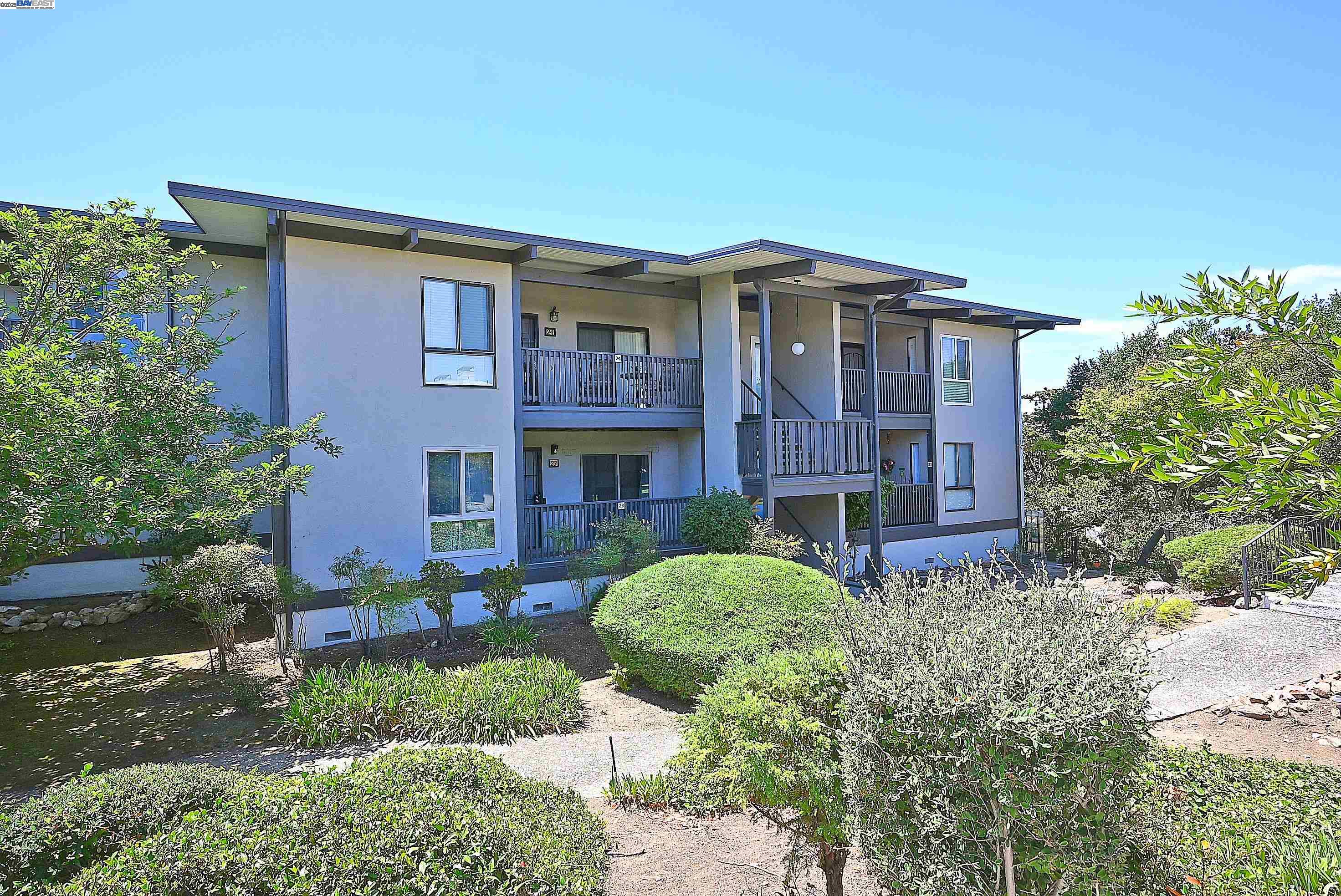 Detail Gallery Image 27 of 39 For 19100 Crest Ave #23,  Castro Valley,  CA 94546 - 2 Beds | 1 Baths