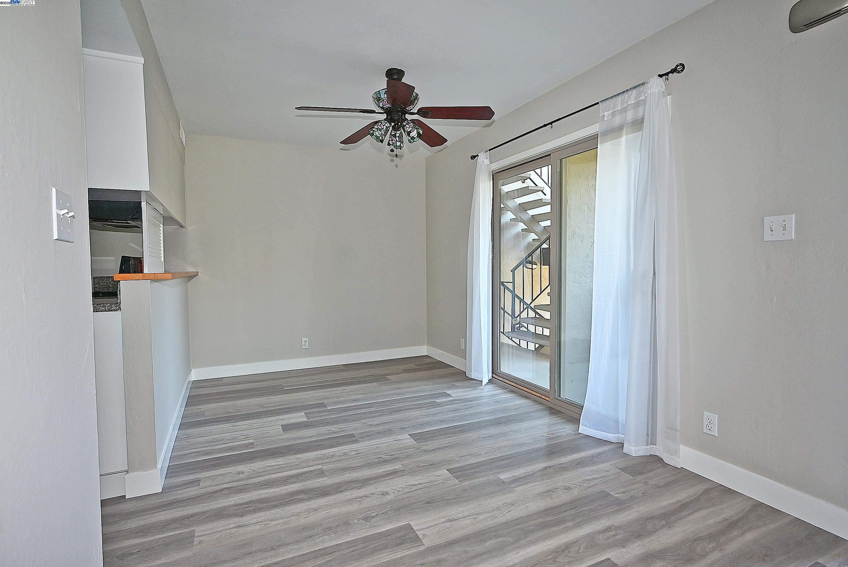 Detail Gallery Image 5 of 39 For 19100 Crest Ave #23,  Castro Valley,  CA 94546 - 2 Beds | 1 Baths