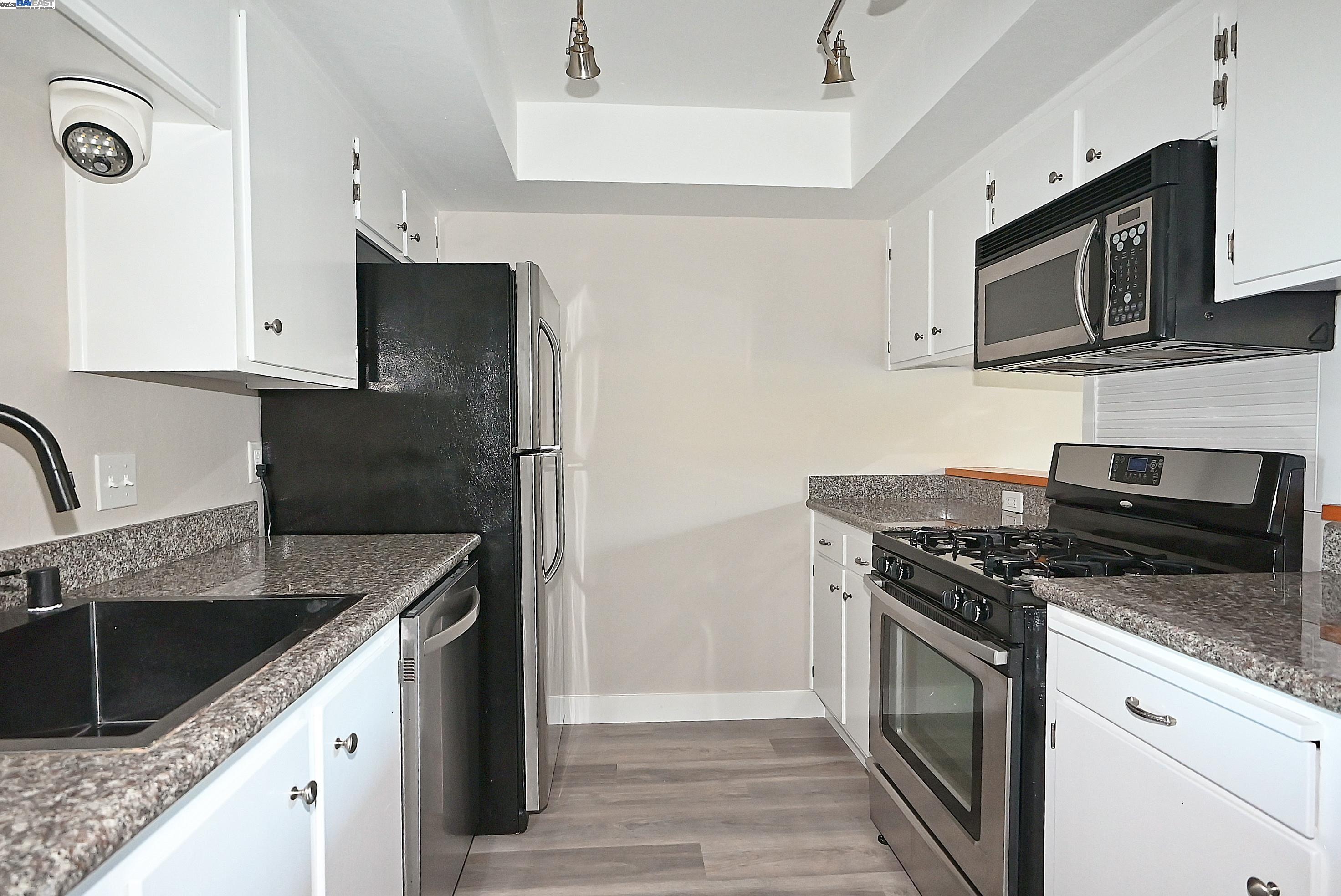 Detail Gallery Image 6 of 39 For 19100 Crest Ave #23,  Castro Valley,  CA 94546 - 2 Beds | 1 Baths