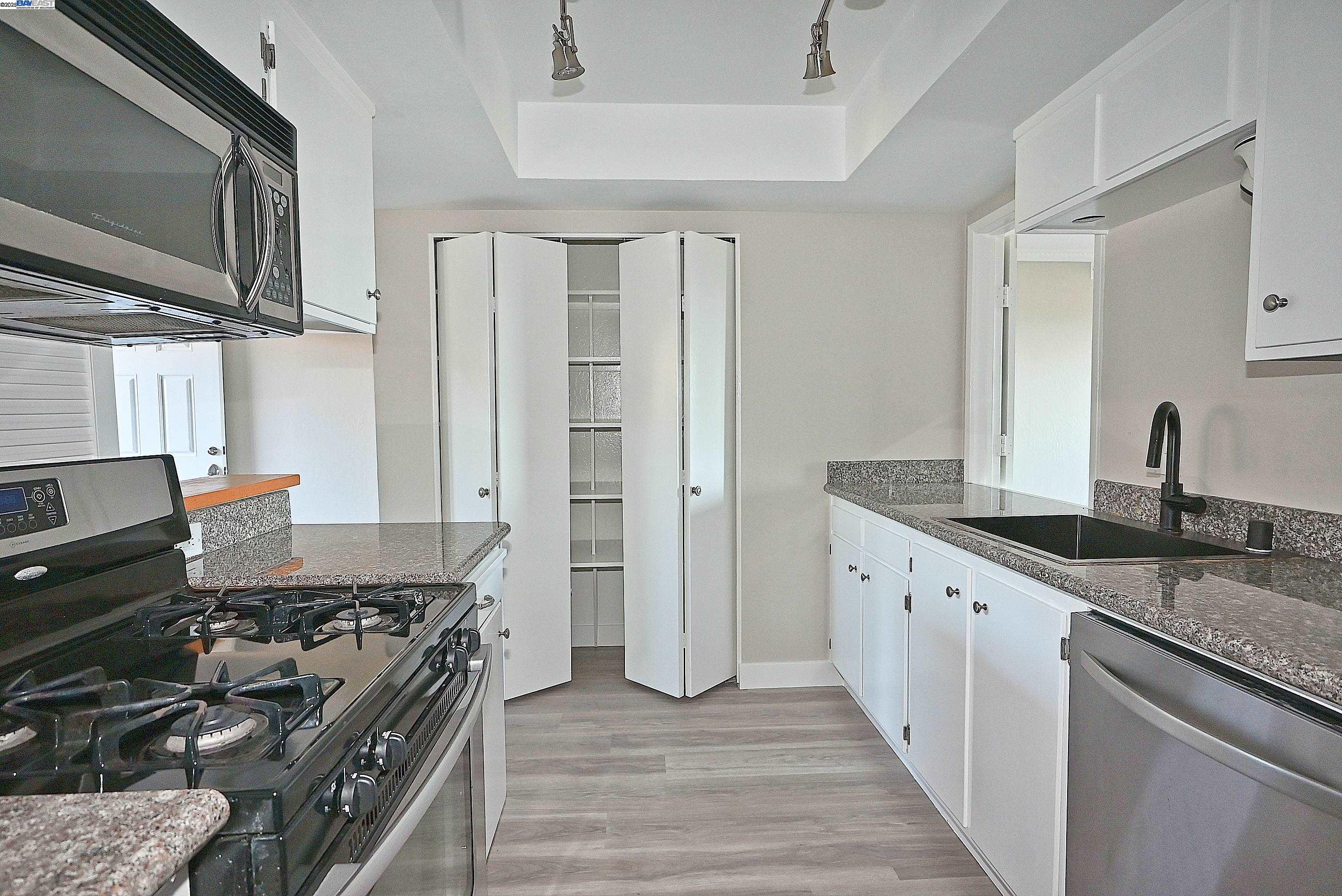 Photo #10: 41095177 Listing: Photo #10