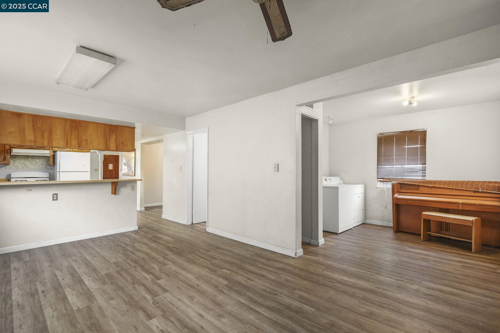 Detail Gallery Image 11 of 26 For 945 Arlington Ave, Oakland,  CA 94608 - 4 Beds | 3 Baths