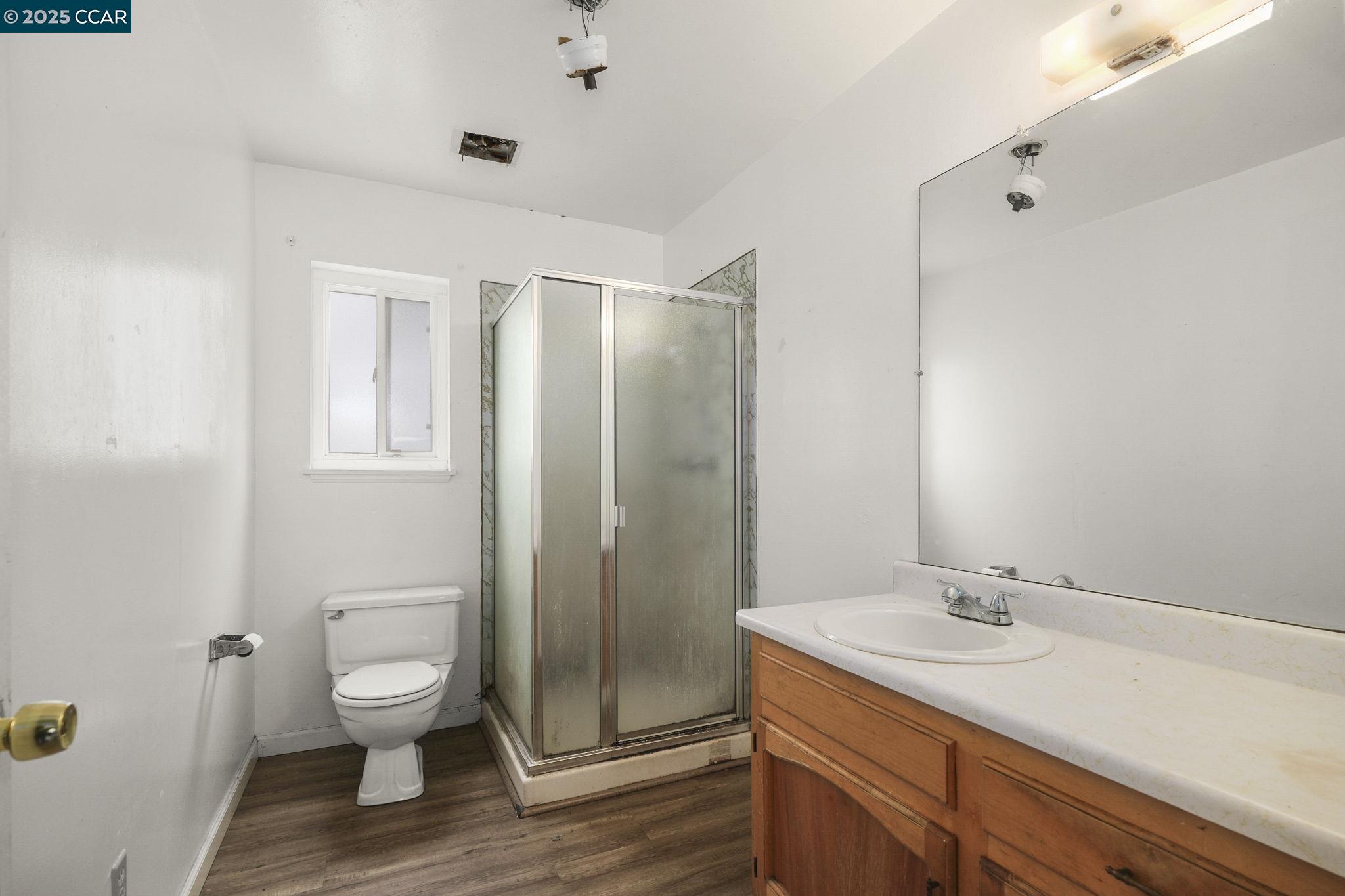 Detail Gallery Image 13 of 26 For 945 Arlington Ave, Oakland,  CA 94608 - 4 Beds | 3 Baths