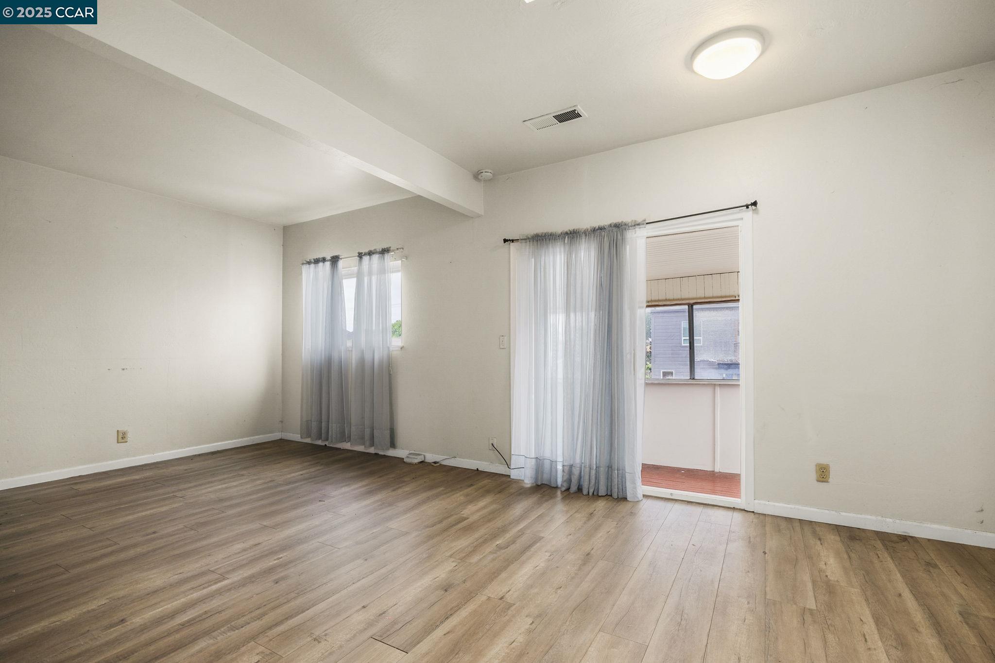 Detail Gallery Image 15 of 26 For 945 Arlington Ave, Oakland,  CA 94608 - 4 Beds | 3 Baths