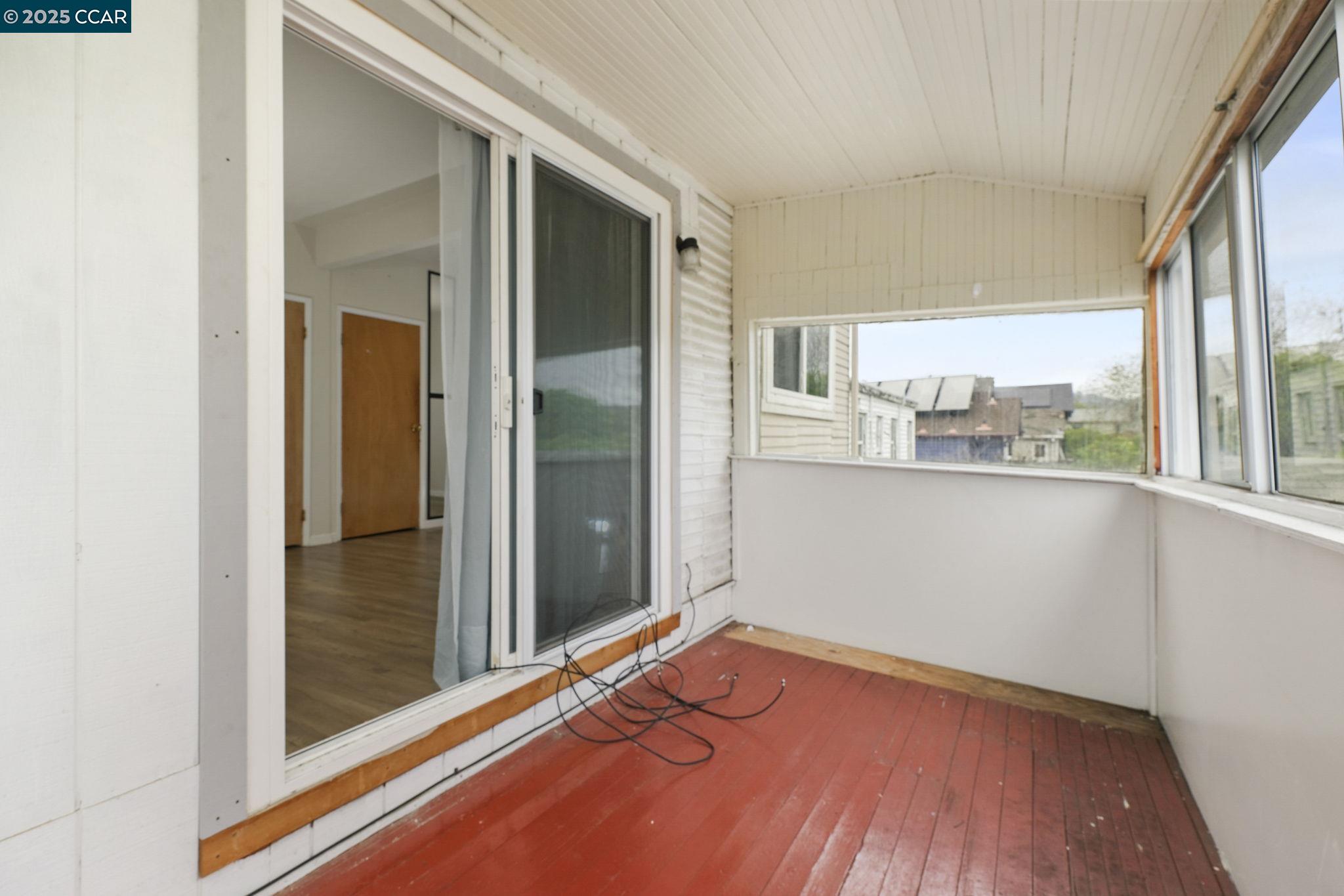 Detail Gallery Image 17 of 26 For 945 Arlington Ave, Oakland,  CA 94608 - 4 Beds | 3 Baths