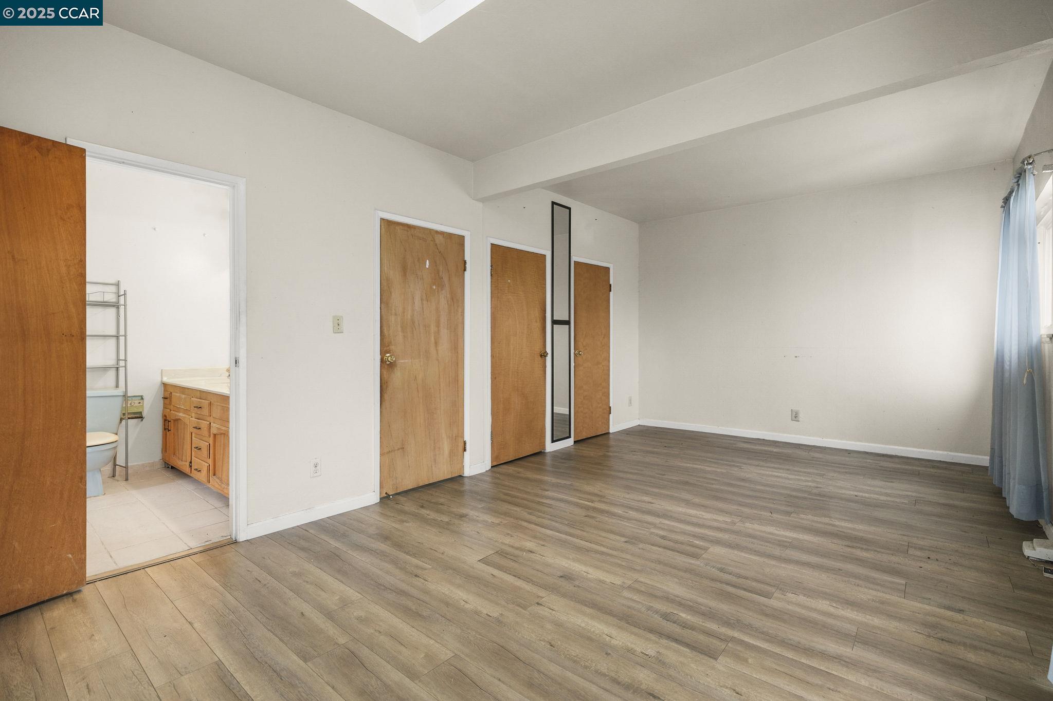 Detail Gallery Image 18 of 26 For 945 Arlington Ave, Oakland,  CA 94608 - 4 Beds | 3 Baths