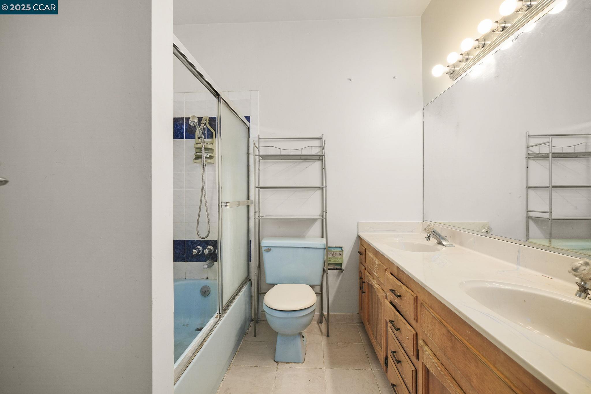 Detail Gallery Image 19 of 26 For 945 Arlington Ave, Oakland,  CA 94608 - 4 Beds | 3 Baths