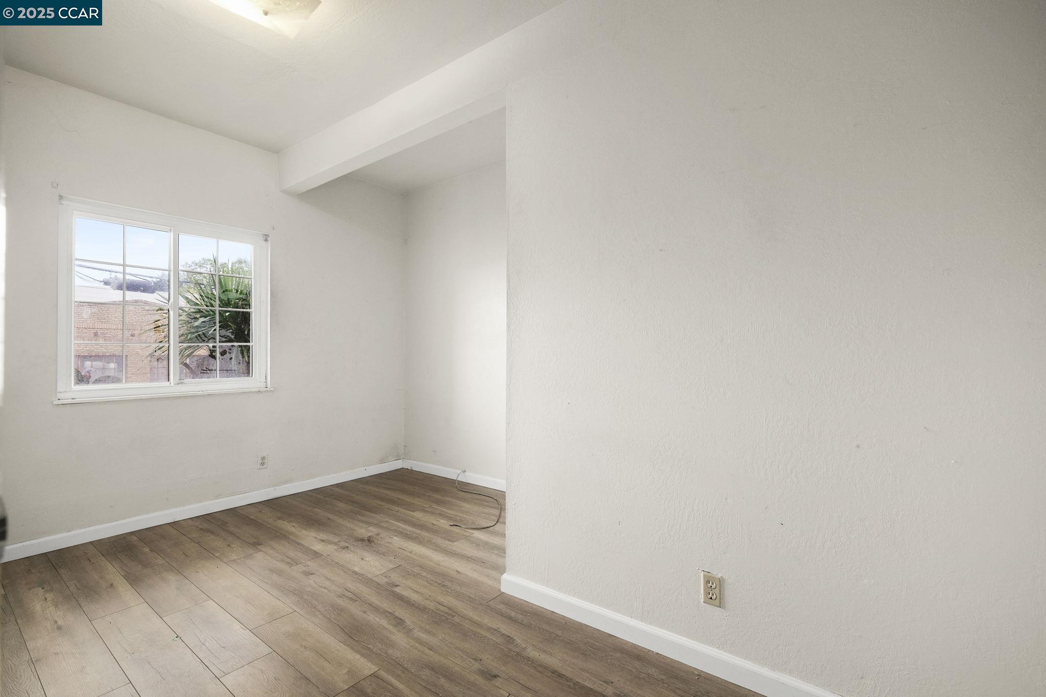 Detail Gallery Image 21 of 26 For 945 Arlington Ave, Oakland,  CA 94608 - 4 Beds | 3 Baths