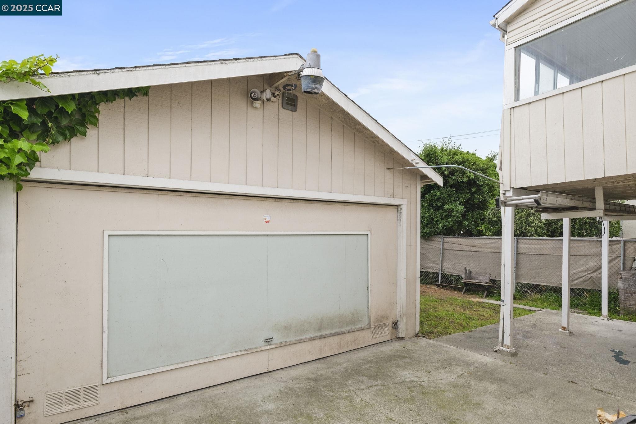 Detail Gallery Image 25 of 26 For 945 Arlington Ave, Oakland,  CA 94608 - 4 Beds | 3 Baths