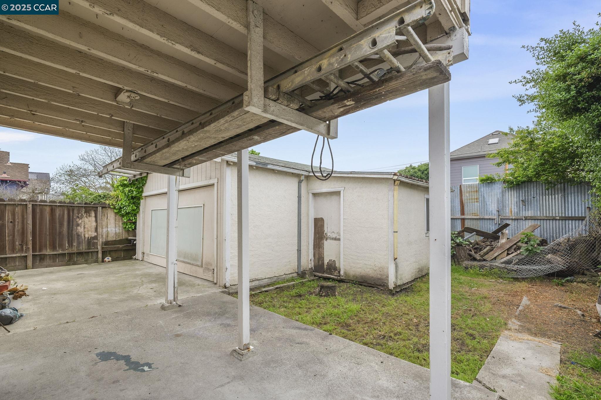 Detail Gallery Image 26 of 26 For 945 Arlington Ave, Oakland,  CA 94608 - 4 Beds | 3 Baths