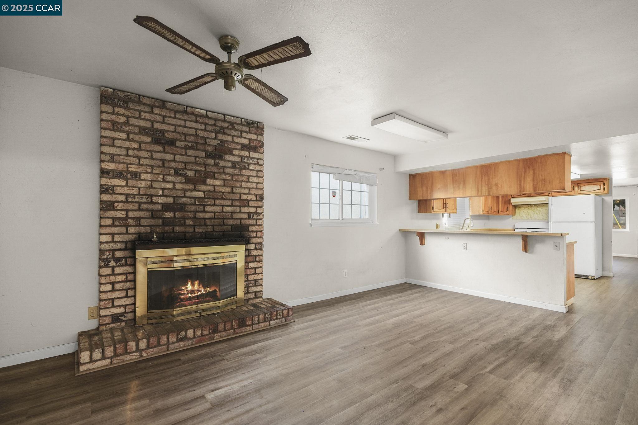 Detail Gallery Image 10 of 26 For 945 Arlington Ave, Oakland,  CA 94608 - 4 Beds | 3 Baths