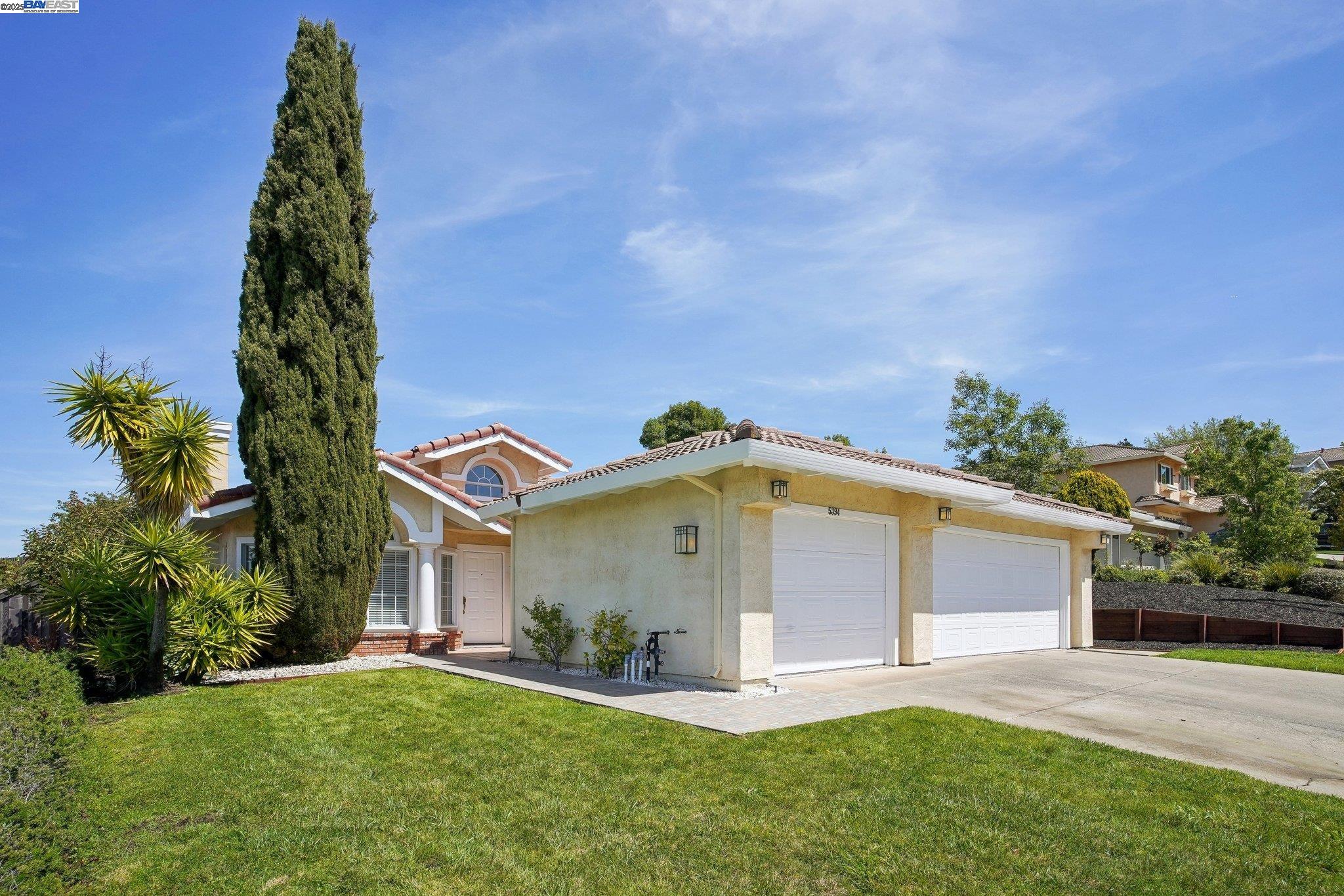 Detail Gallery Image 3 of 57 For 5394 Saddleback Ct, Richmond,  CA 94803 - 4 Beds | 2 Baths