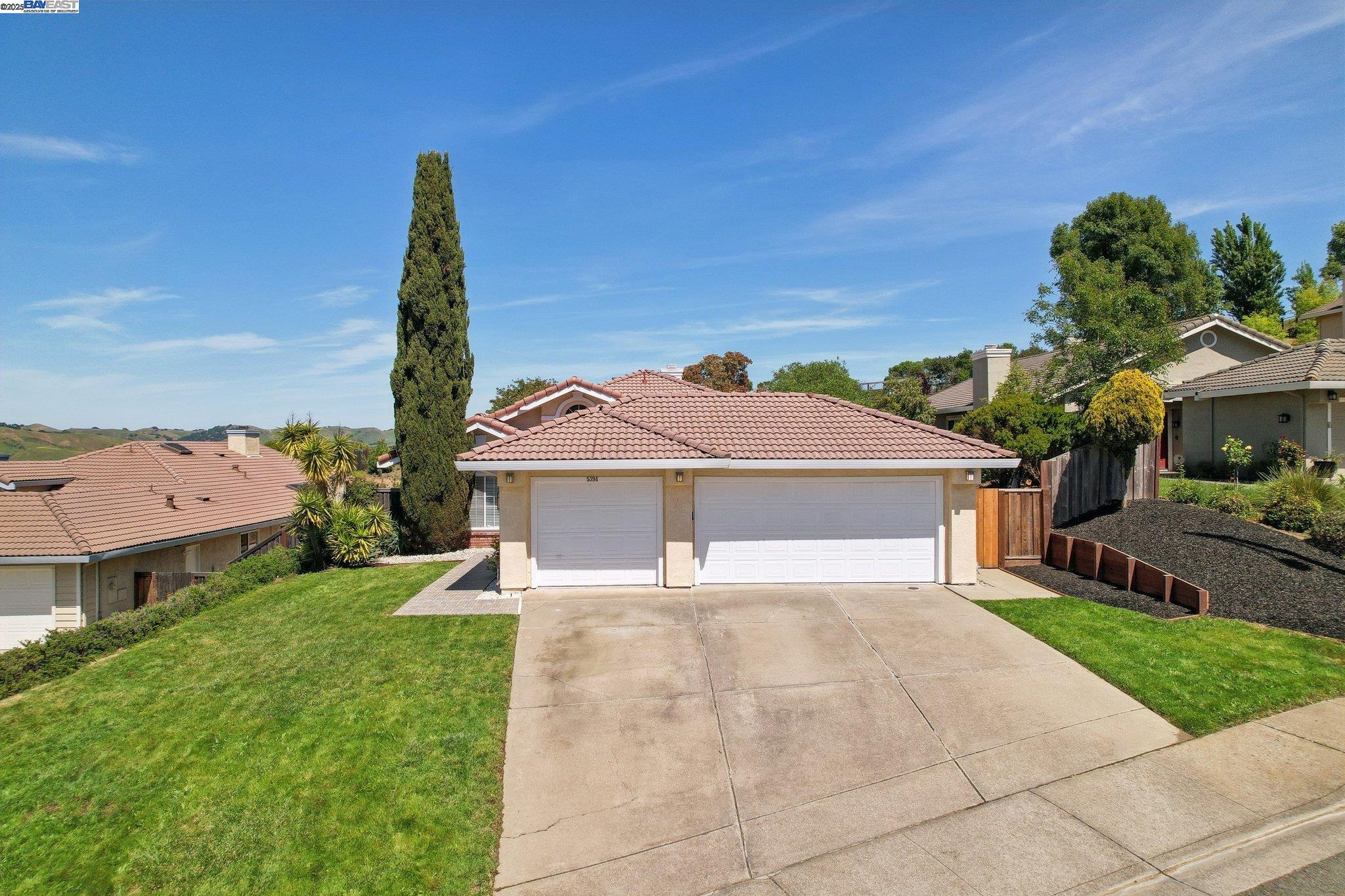 Detail Gallery Image 4 of 57 For 5394 Saddleback Ct, Richmond,  CA 94803 - 4 Beds | 2 Baths