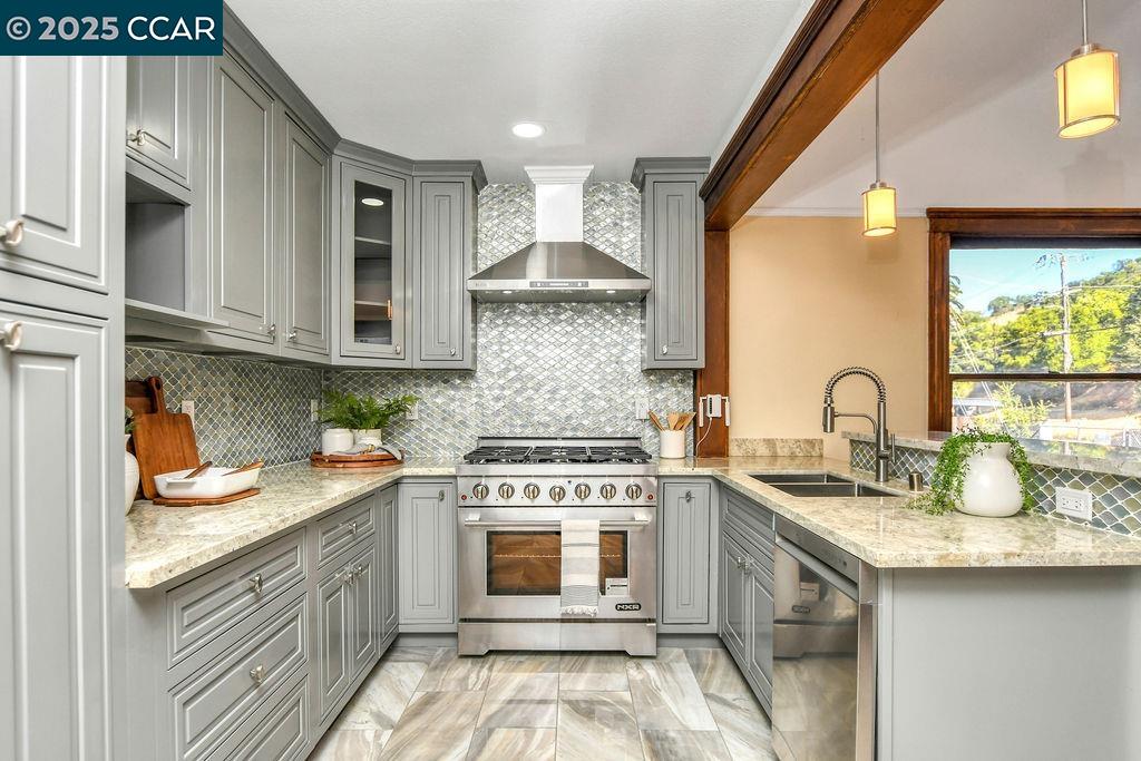 Detail Gallery Image 13 of 54 For 4100 Alhambra Way, Martinez,  CA 94553 - 5 Beds | 3/1 Baths