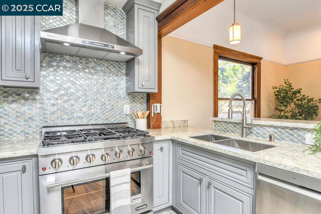 Detail Gallery Image 14 of 54 For 4100 Alhambra Way, Martinez,  CA 94553 - 5 Beds | 3/1 Baths