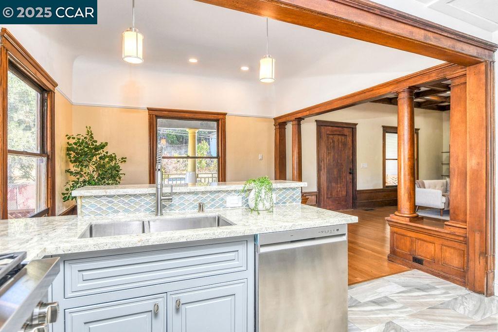 Detail Gallery Image 15 of 54 For 4100 Alhambra Way, Martinez,  CA 94553 - 5 Beds | 3/1 Baths