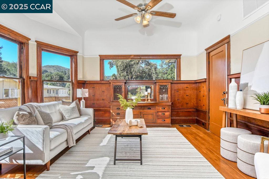Detail Gallery Image 17 of 54 For 4100 Alhambra Way, Martinez,  CA 94553 - 5 Beds | 3/1 Baths