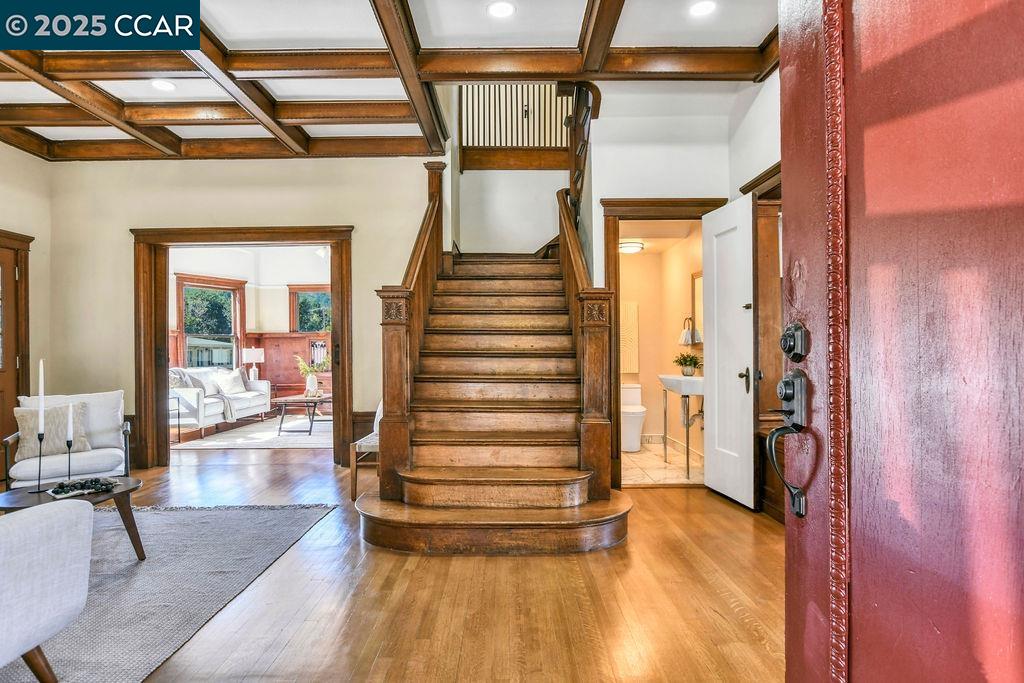 Detail Gallery Image 7 of 54 For 4100 Alhambra Way, Martinez,  CA 94553 - 5 Beds | 3/1 Baths
