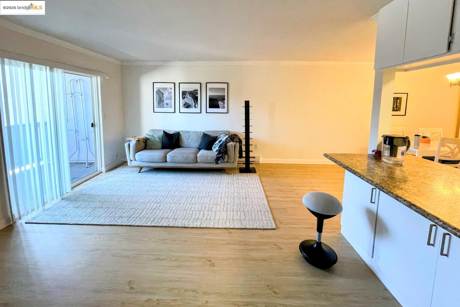 Detail Gallery Image 1 of 12 For 650 Alamo Ct #9,  Mountain View,  CA 94043 - 2 Beds | 1 Baths