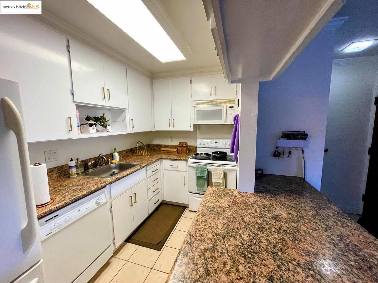 Detail Gallery Image 6 of 12 For 650 Alamo Ct #9,  Mountain View,  CA 94043 - 2 Beds | 1 Baths