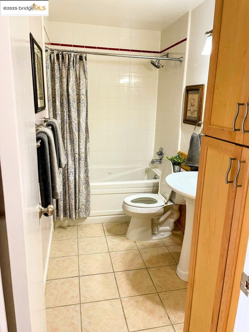 Detail Gallery Image 8 of 12 For 650 Alamo Ct #9,  Mountain View,  CA 94043 - 2 Beds | 1 Baths