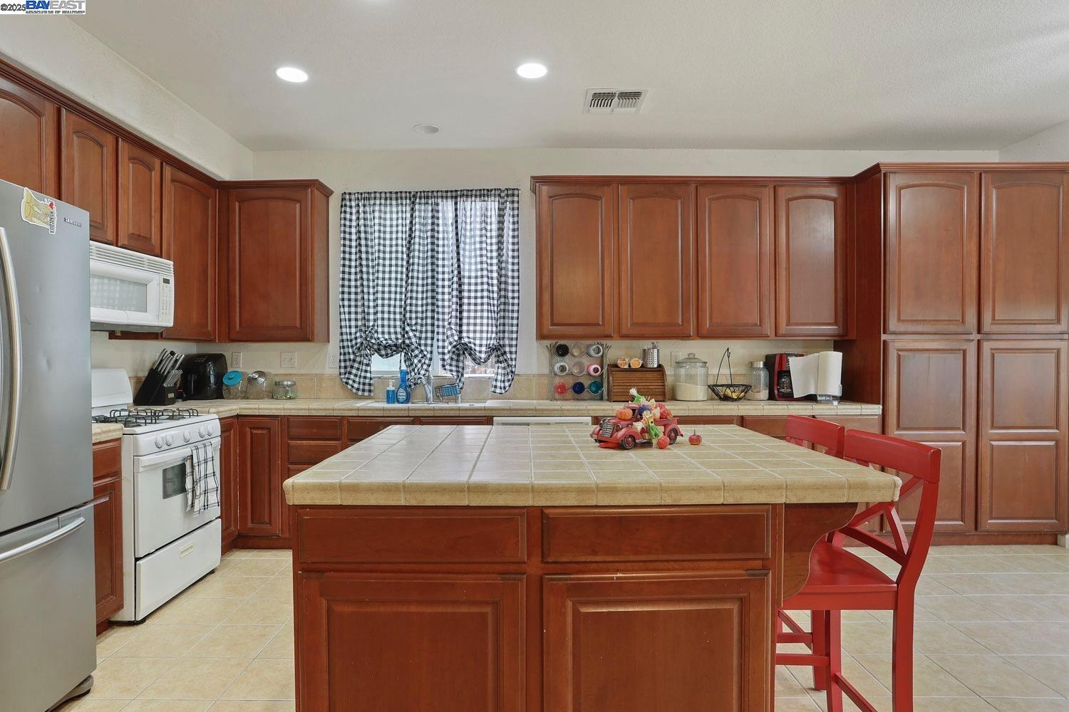 Detail Gallery Image 11 of 21 For , Stockton,  CA 95212 - 5 Beds | 3/1 Baths