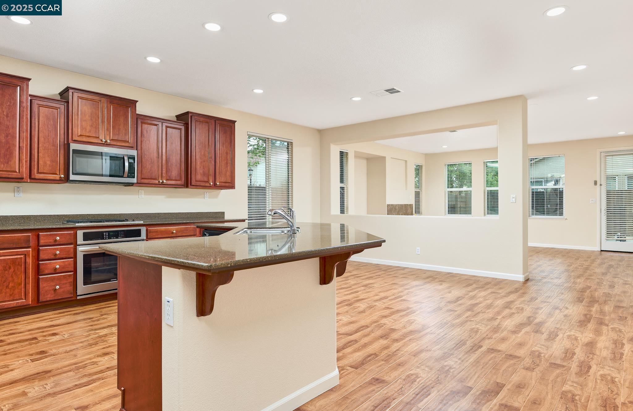 Detail Gallery Image 8 of 38 For 4874 Snowy Egret Way, Oakley,  CA 94561 - 4 Beds | 2/1 Baths
