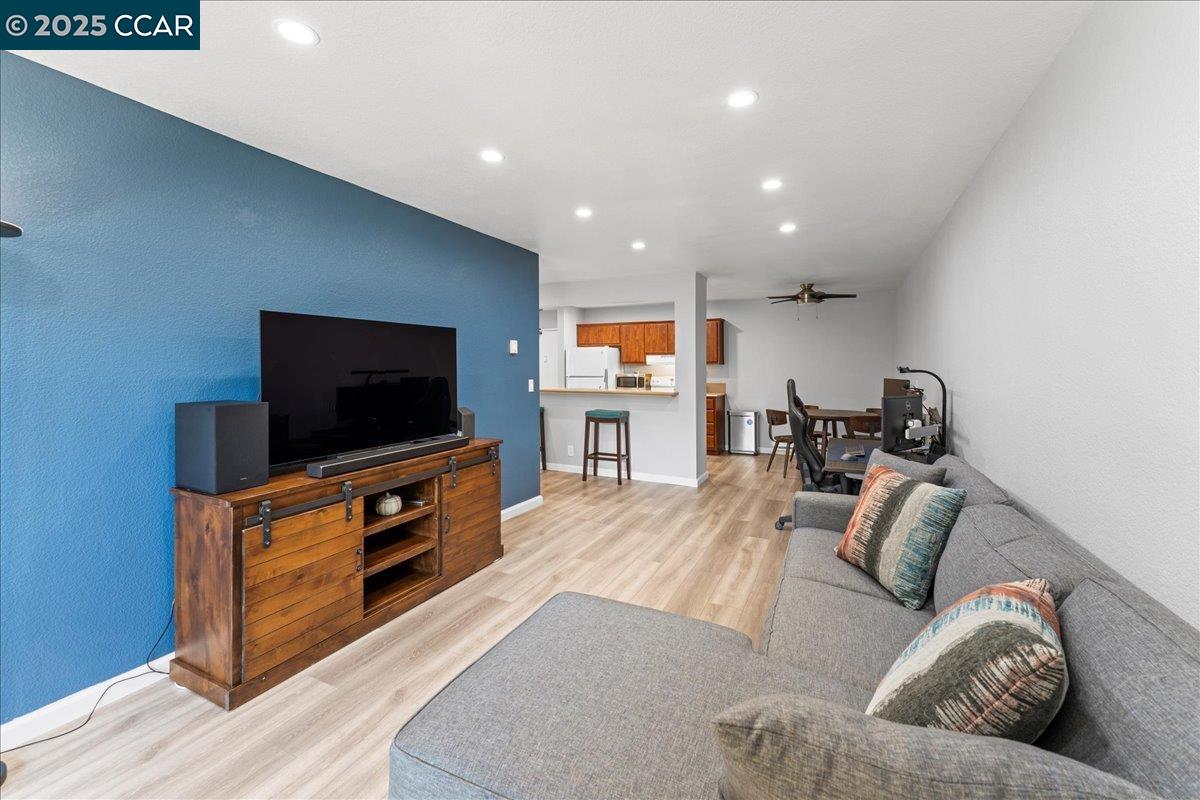 Photo #2: 41095196 Listing 