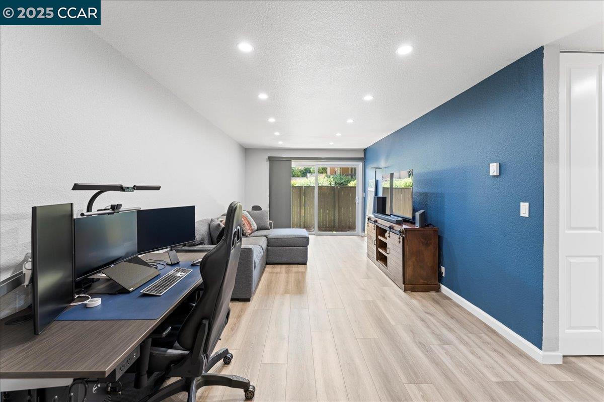 Photo #2: 41095196 Listing 