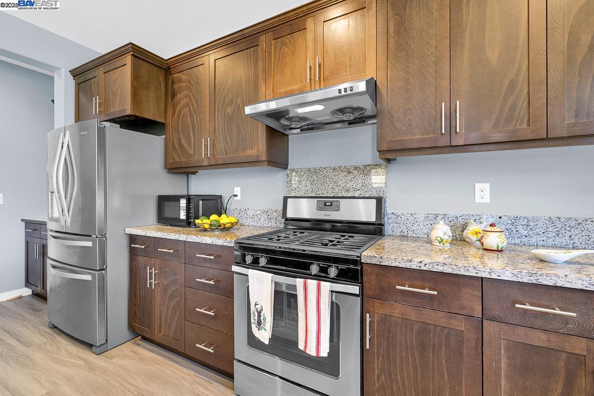 Detail Gallery Image 11 of 56 For 18 Prescott Cir, Oakley,  CA 94561 - 4 Beds | 3 Baths