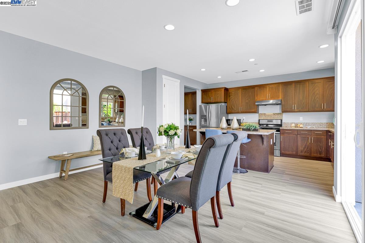 Detail Gallery Image 13 of 56 For 18 Prescott Cir, Oakley,  CA 94561 - 4 Beds | 3 Baths